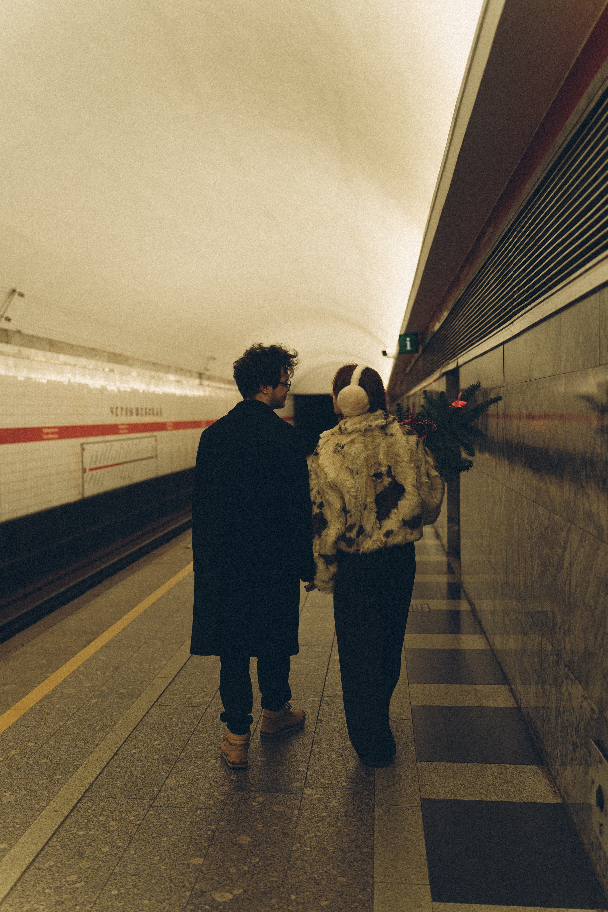 НОВОГОДНЯЯ ФОТОСЕСИИЯ ПАРЫ В МЕТРО ЛЮБОВЬ. Профессиональный фотограф, Санкт-Петербург — Виктория Богомолова