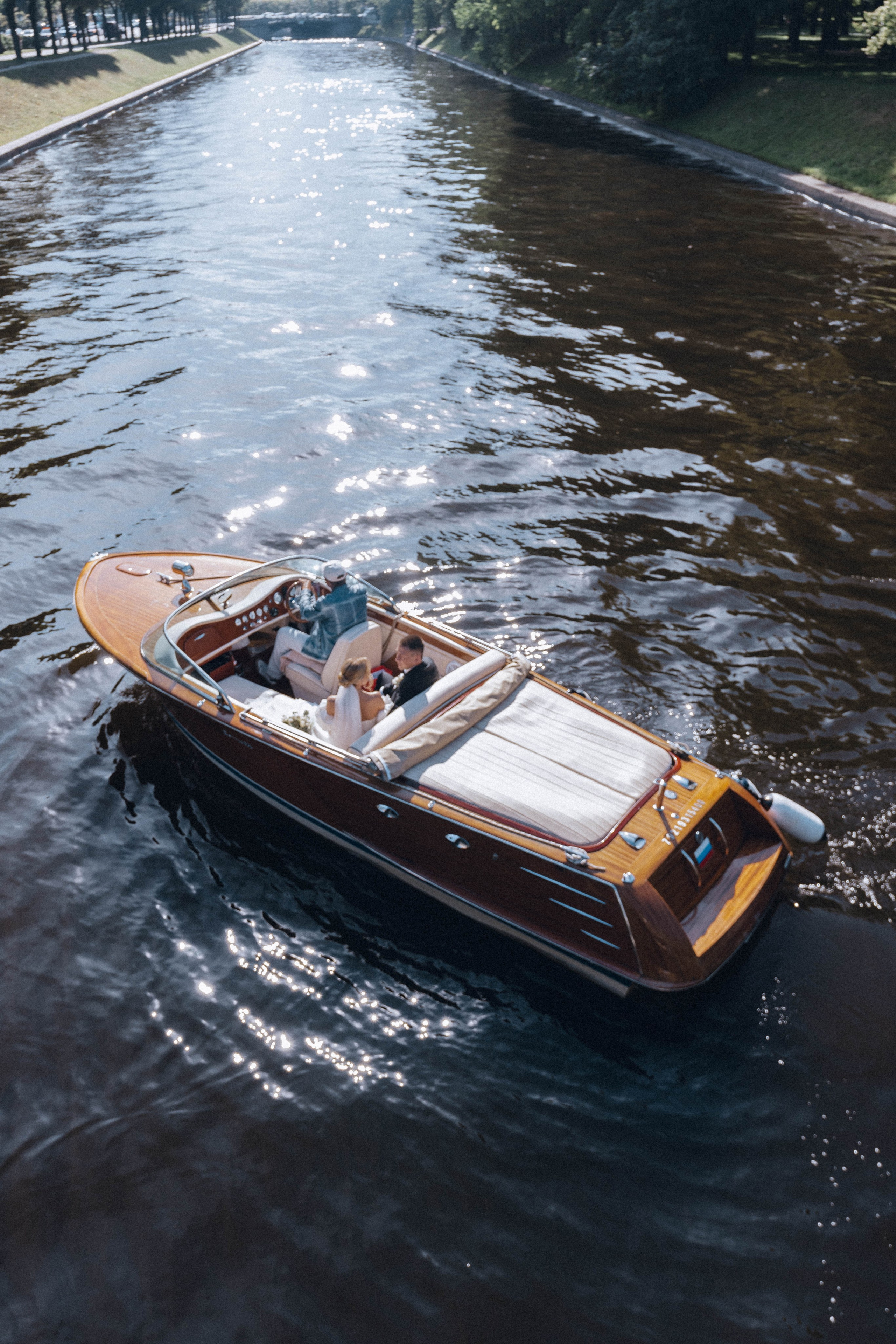 СВАДЕНБНАЯ СЬЕМКА НА КАТЕРЕ ПО КАНАЛАМ САНКТ-ПЕТЕРБУРГА И В АКВАТОРИИ НЕВЫ. Профессиональный фотограф, Санкт-Петербург — Виктория Богомолова