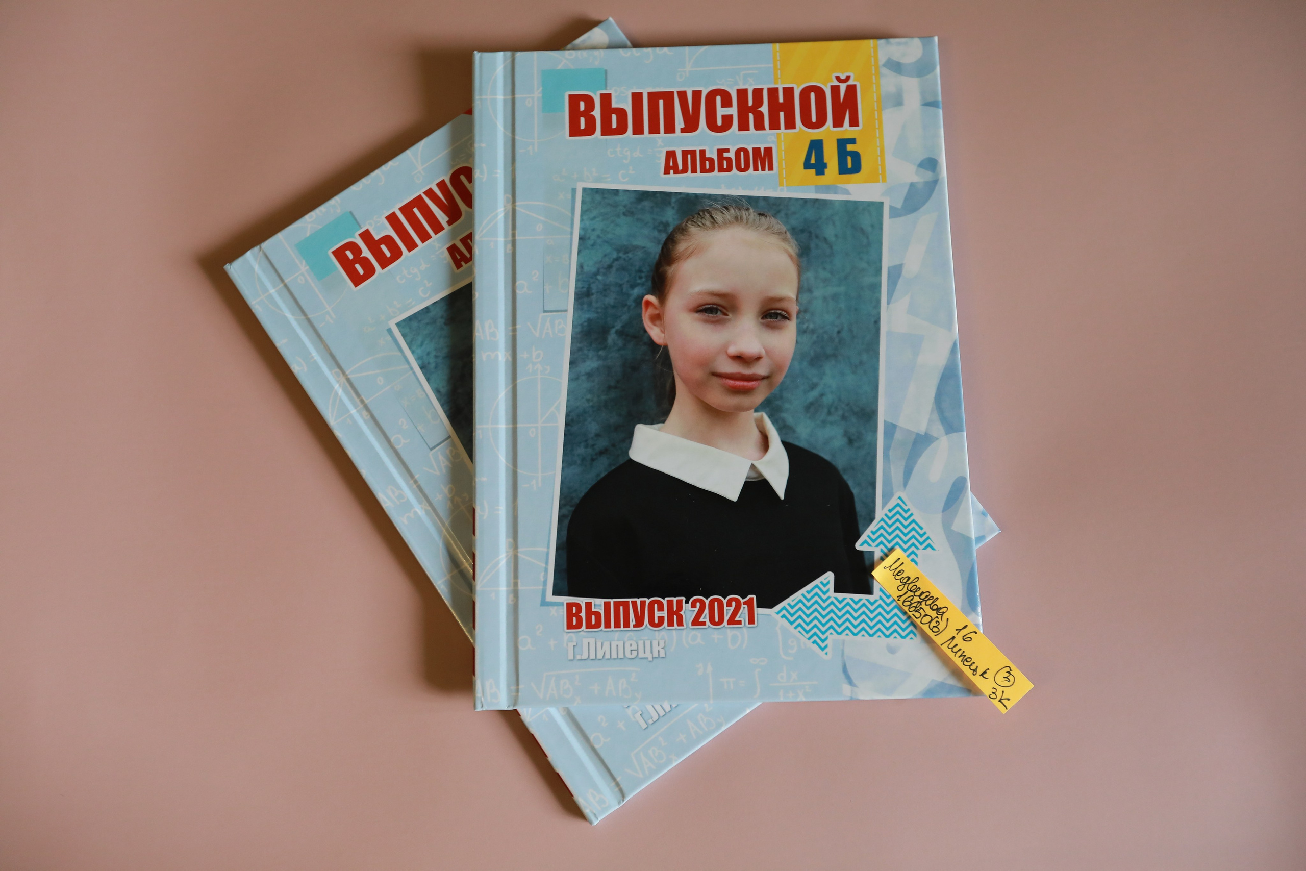 Готовые выпускные альбомы. Medlori fotobook Выпускные альбомы в Липецке Лариса Медведева