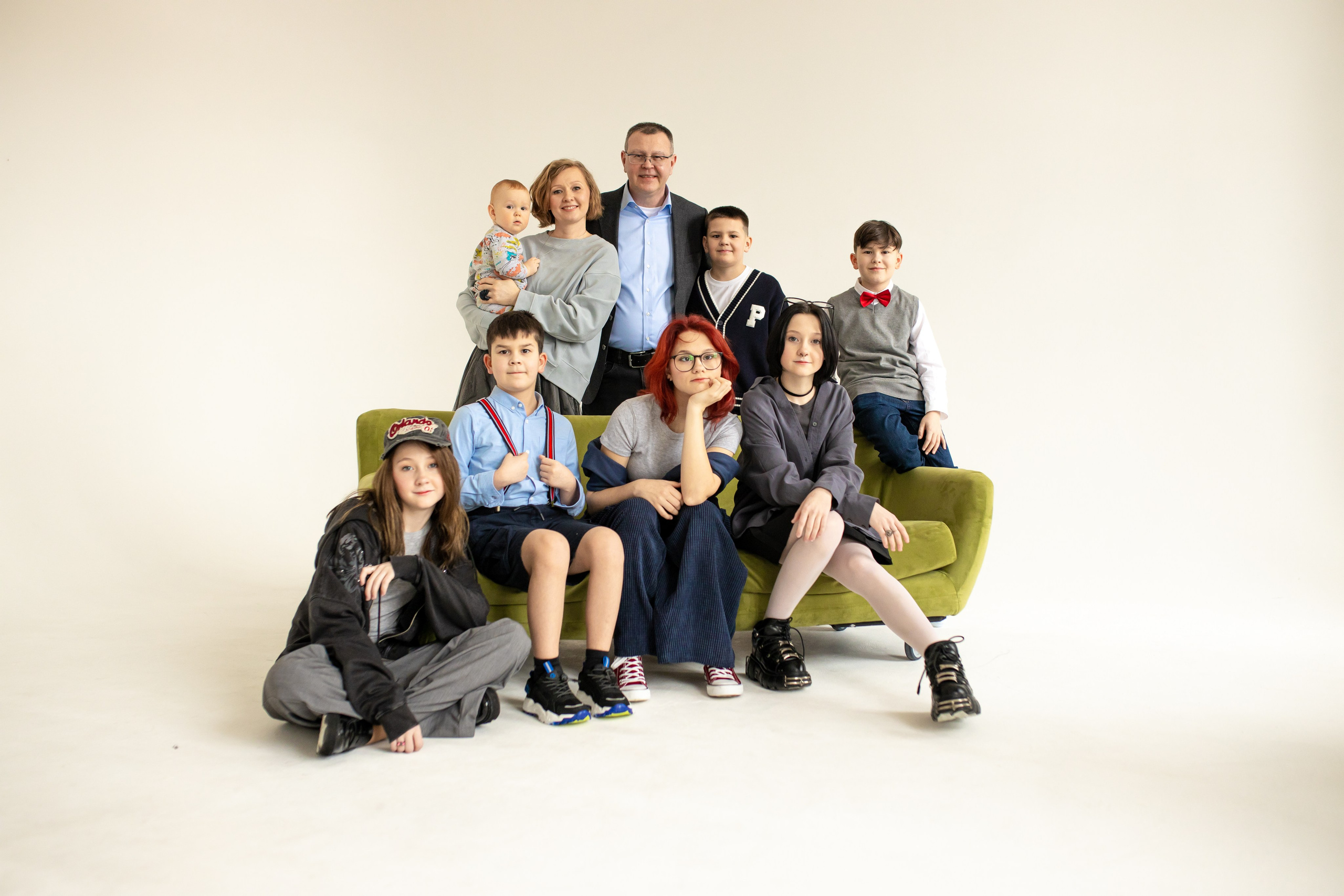 Семейная фотосессия на циклораме с естественным светом. Фотограф в Железнодорожном и Балашихе