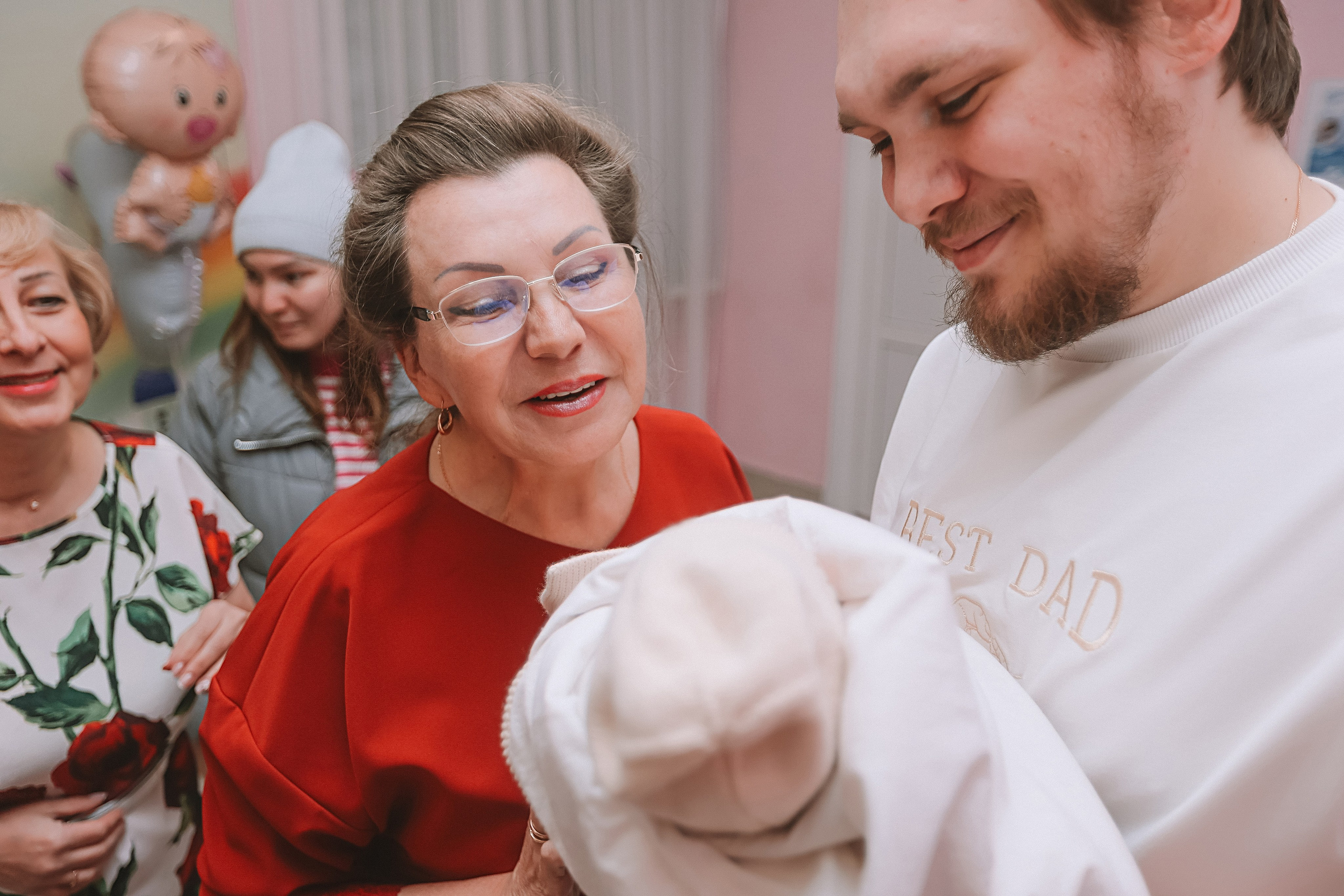 Выписка палата+внизу ПЦЭ. Семейный фотограф Тюмень, фотограф на роды Салмина Мария
