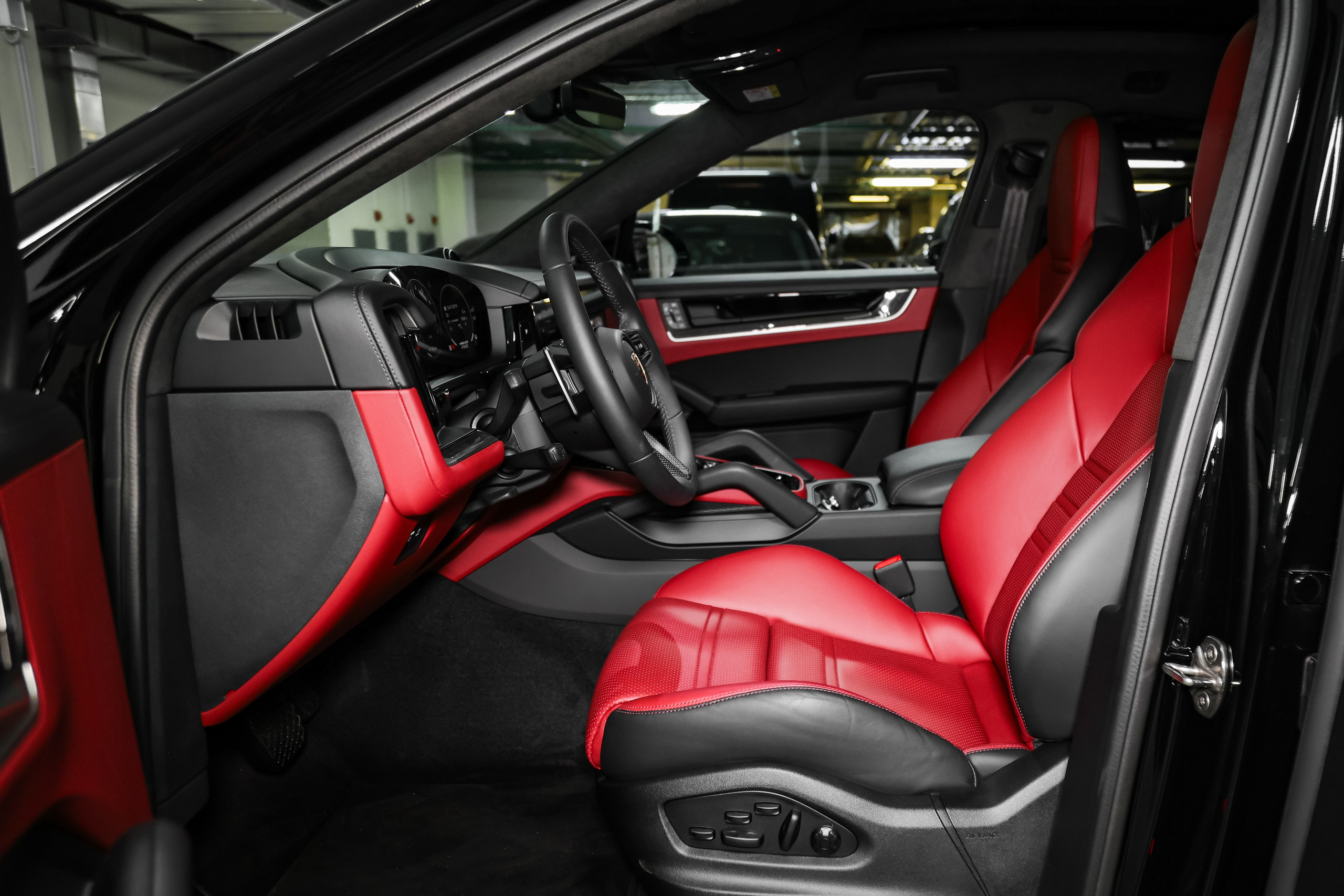 2025 PORSCHE CAYENNE COUPE E-Hybrid $185,000 NEW from EUROPE. Mixturecaptures