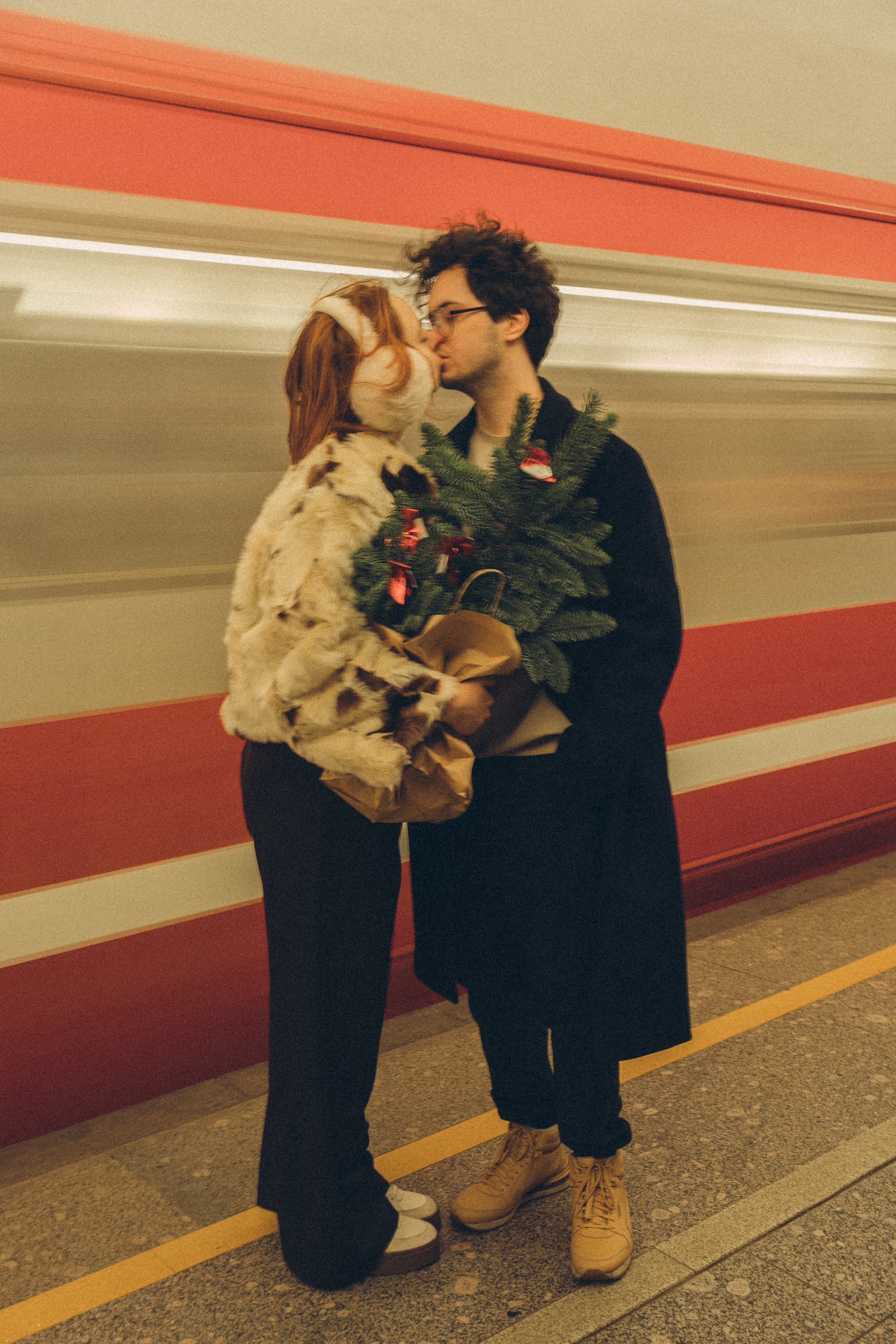 НОВОГОДНЯЯ ФОТОСЕСИИЯ ПАРЫ В МЕТРО ЛЮБОВЬ. Профессиональный фотограф, Санкт-Петербург — Виктория Богомолова