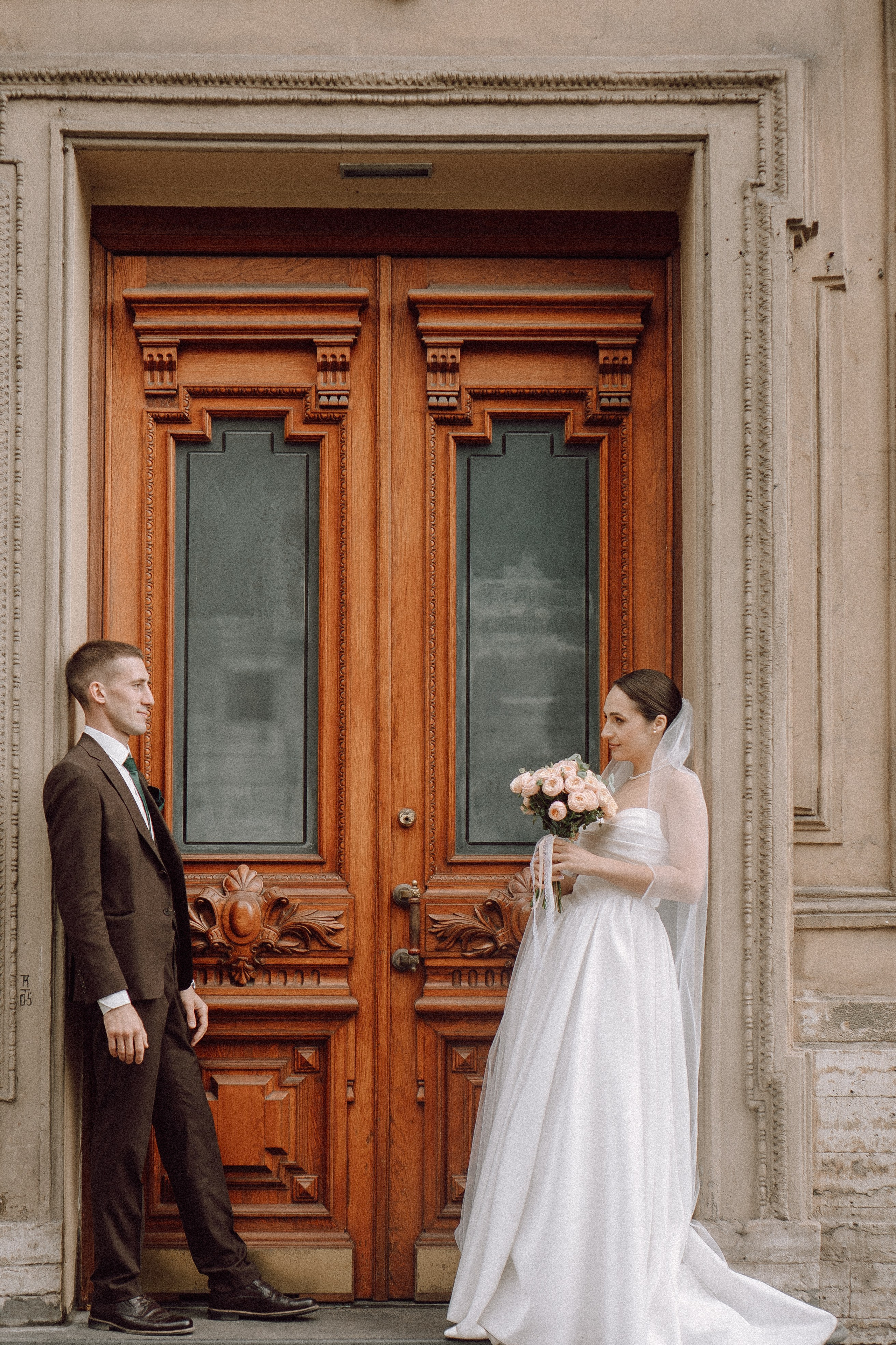 СВАДЕБНАЯ ПРОГУЛКА В САНТК-ПЕТЕРБУРГЕ (ИСАКИЕВСКИЙ СОБОР, ЗИМНЯЯ КАНАВКА, ЭРМИТАЖ И БОЛЬШАЯ МОРСКАЯ УЛИЦА). Профессиональный фотограф, Санкт-Петербург — Виктория Богомолова