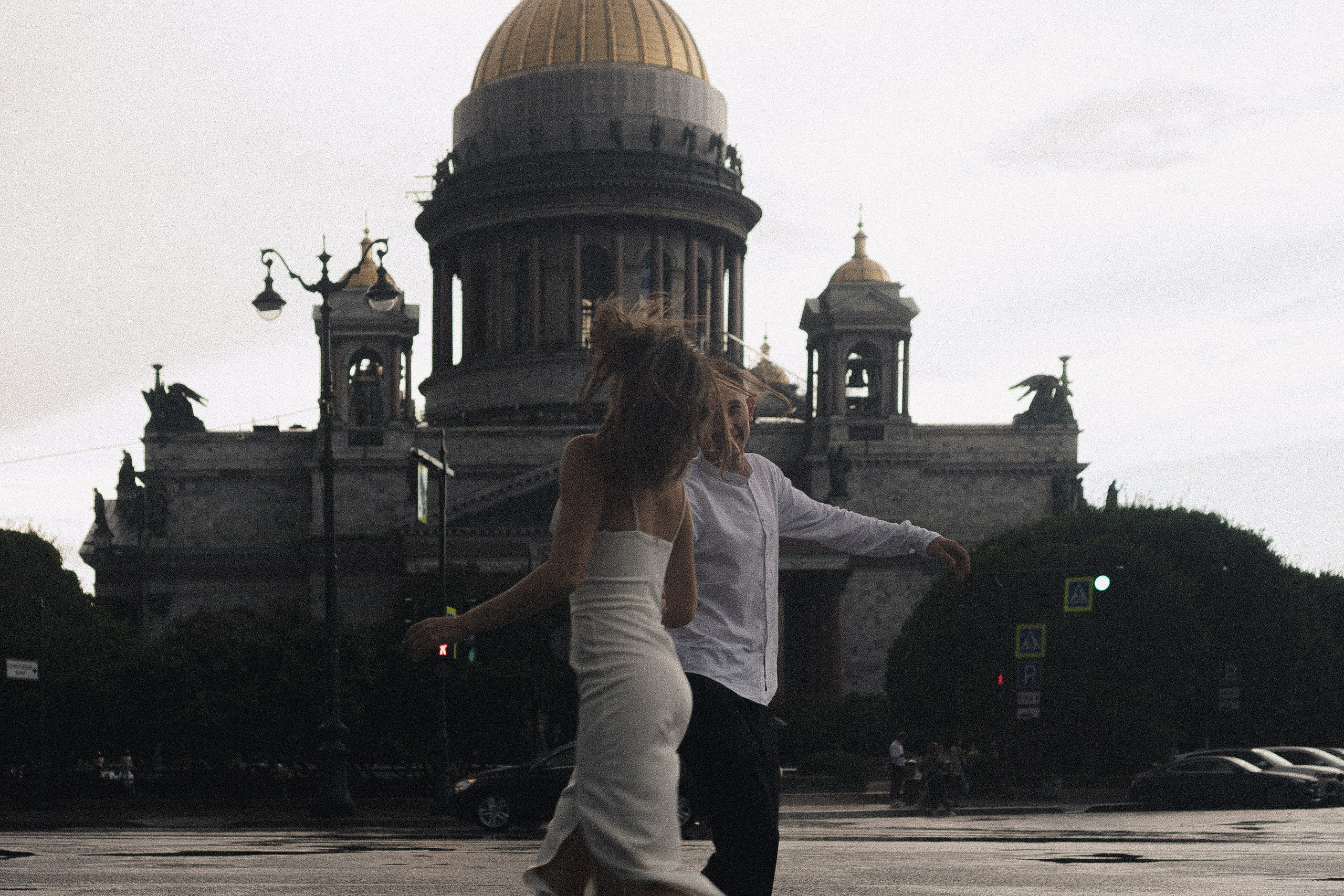 СВАДЕБНАЯ ФОТОСЕСИСИЯ В МЕТРО И ВОЗЛЕ ИСАКИЕВСКОГО СОБОРА В ДОЖДЬ. Профессиональный фотограф, Санкт-Петербург — Виктория Богомолова