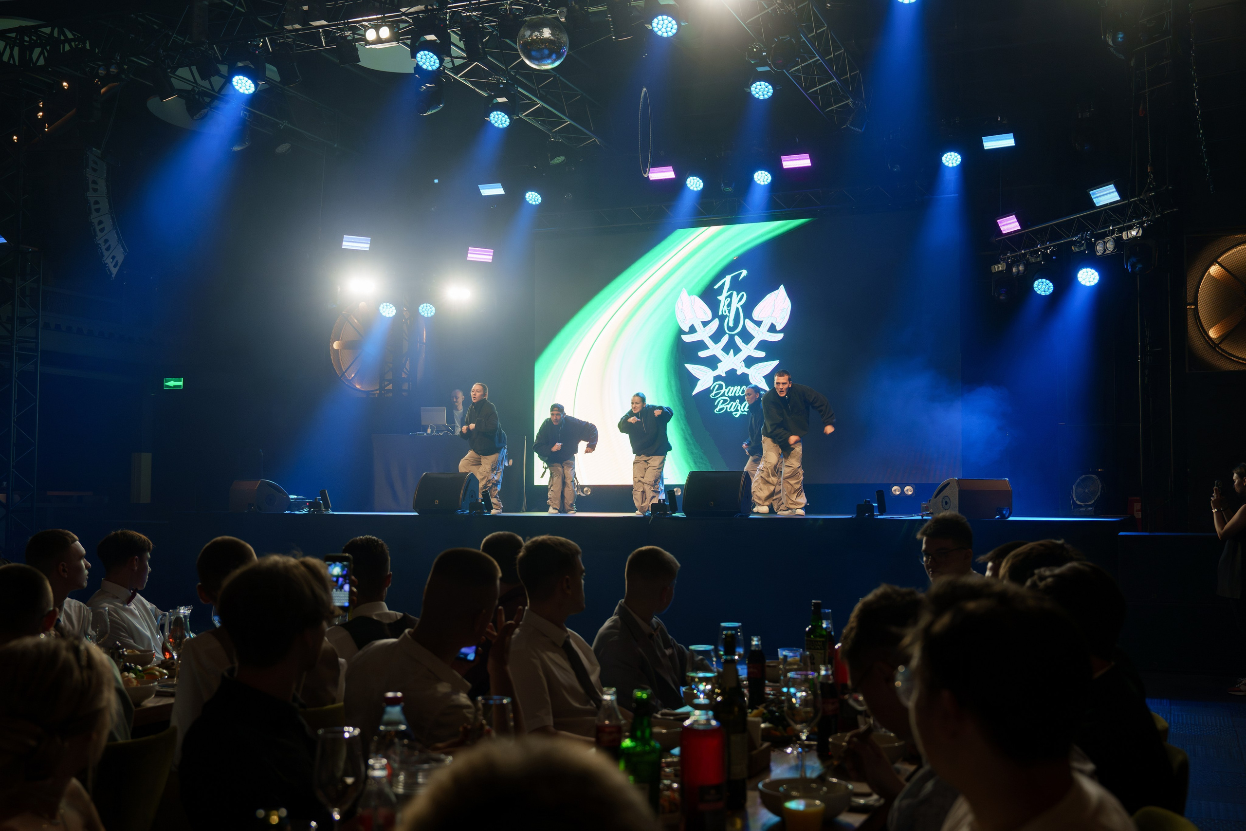 Выпускной лицея 27 (вечеринка). Свадебный и репортажный фотограф Элина Козырьянова