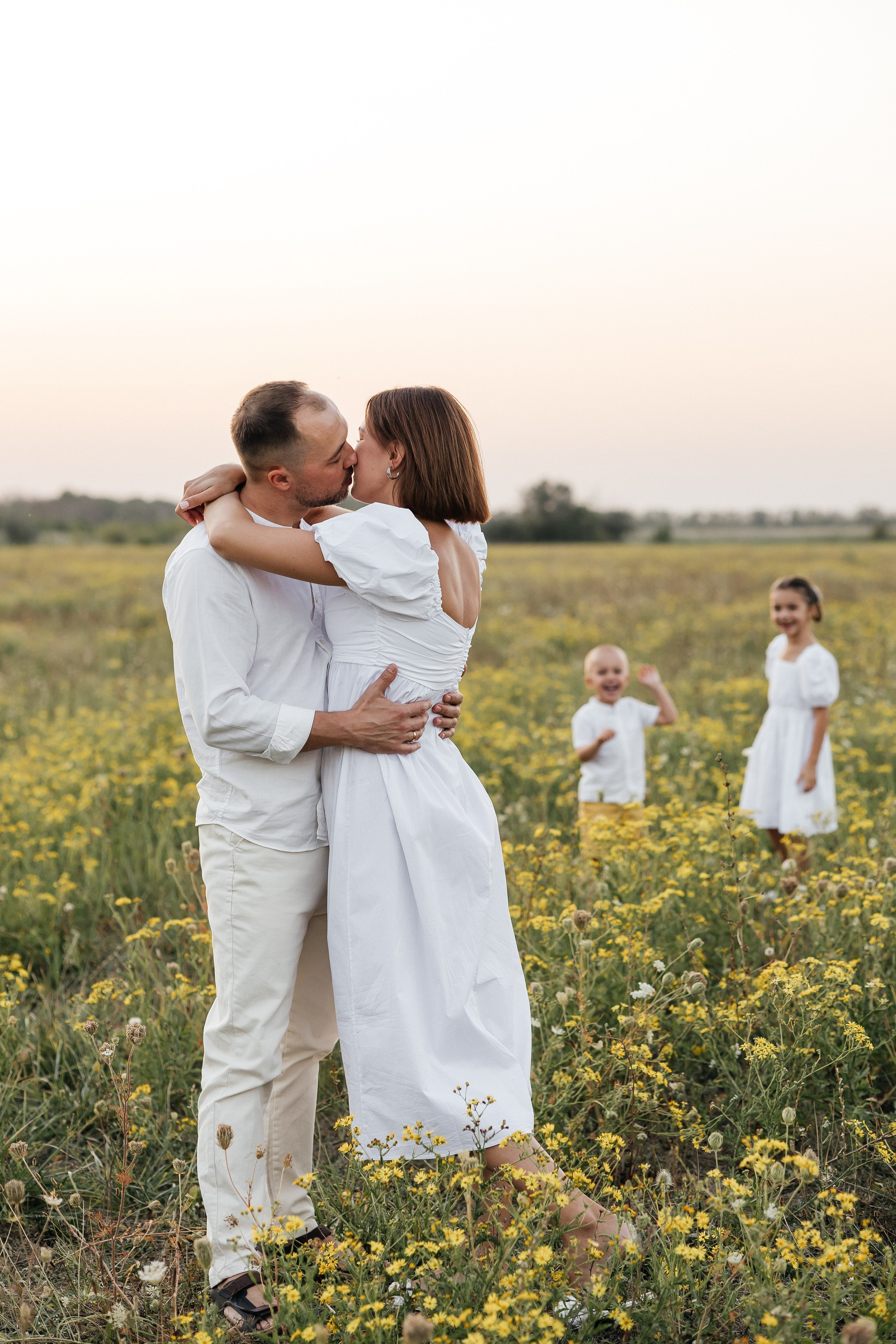 Фотосессия в поле. Семейный фотограф Клименко Дарья в станице Ленинградская