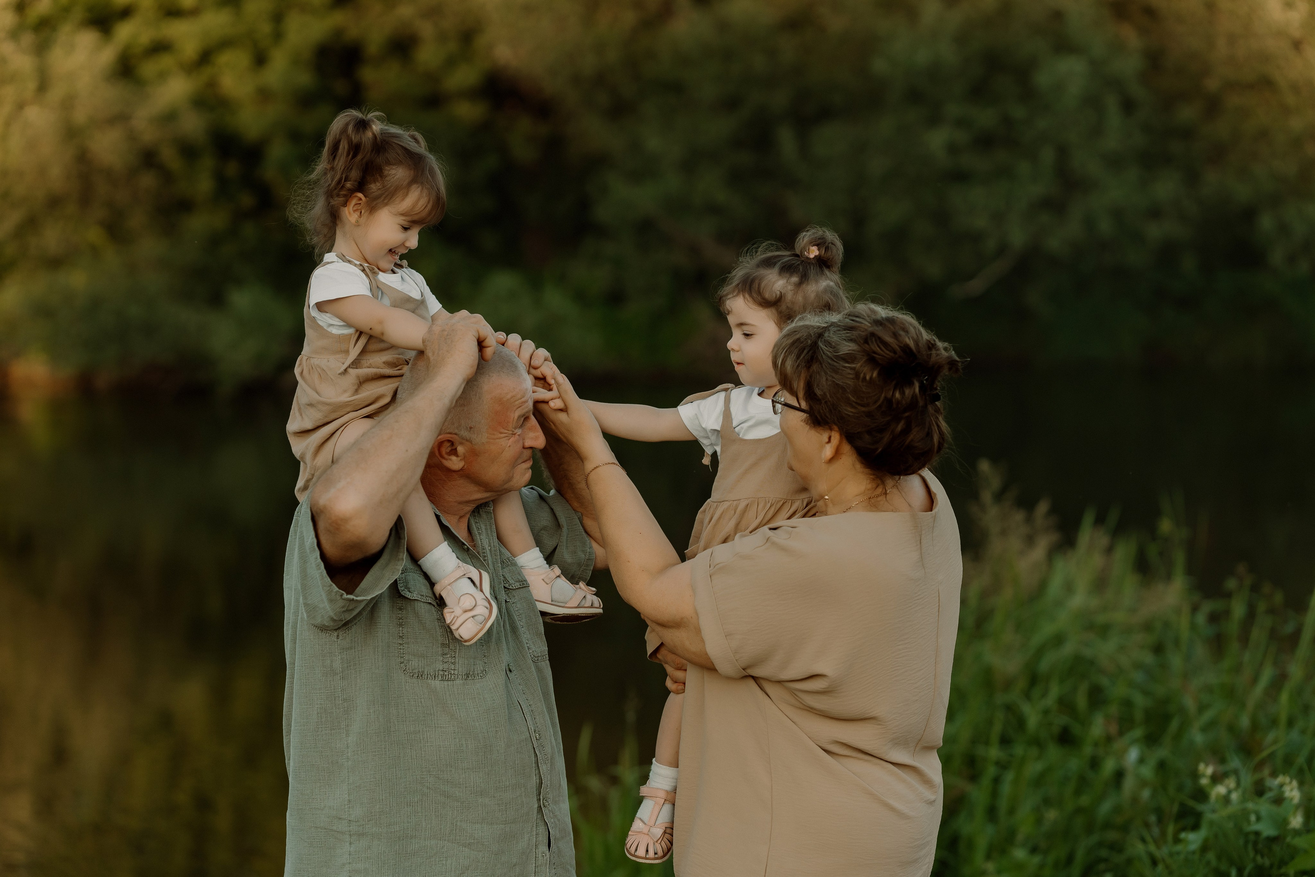 Съемка с внуками. Свадебный и индивидуальный фотограф в Суворове Клюева Мария