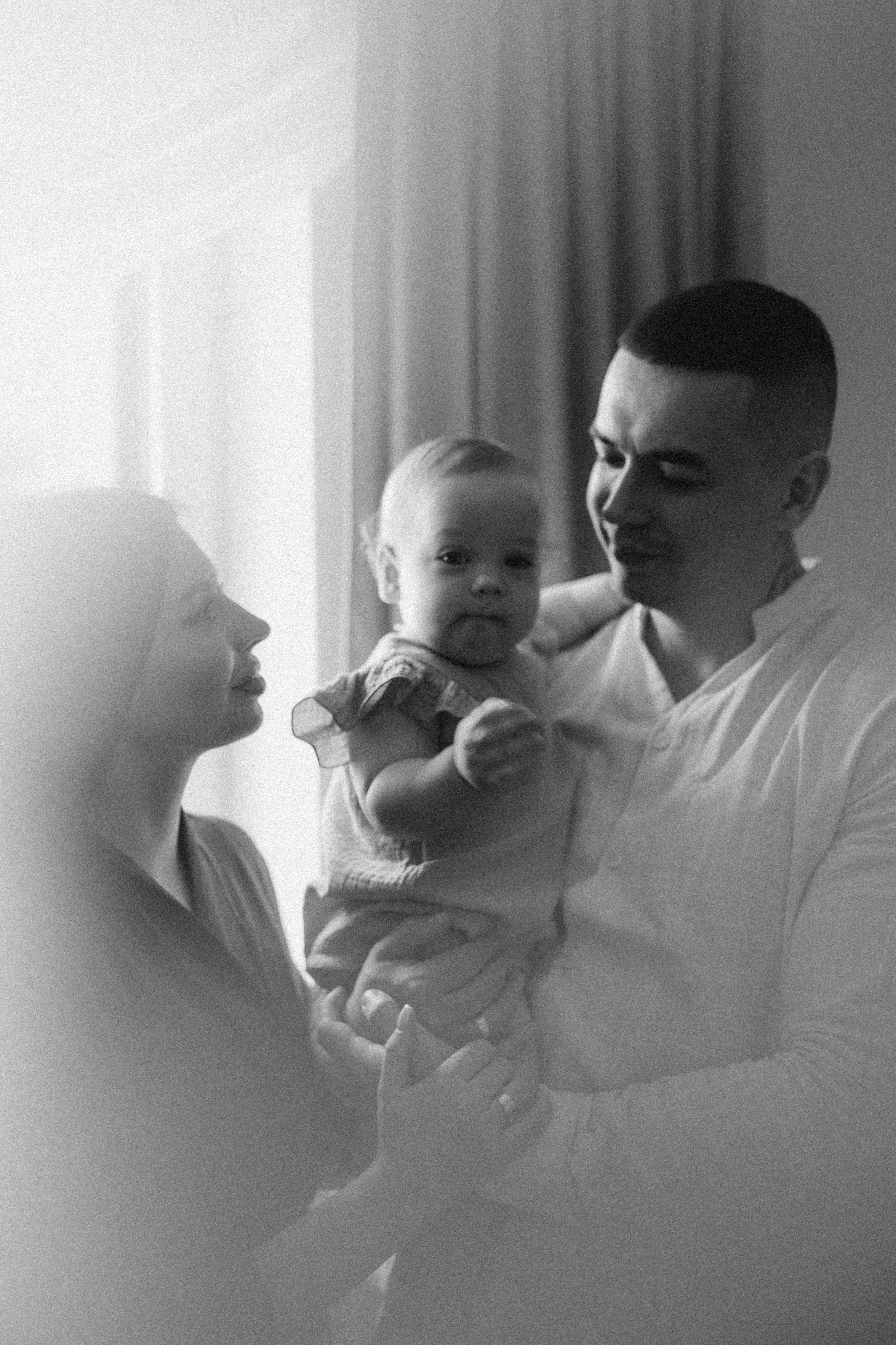 Денис, Юля и крошка Варвара. Семейный фотограф в Москве и Люберцах Юлия Гуськова