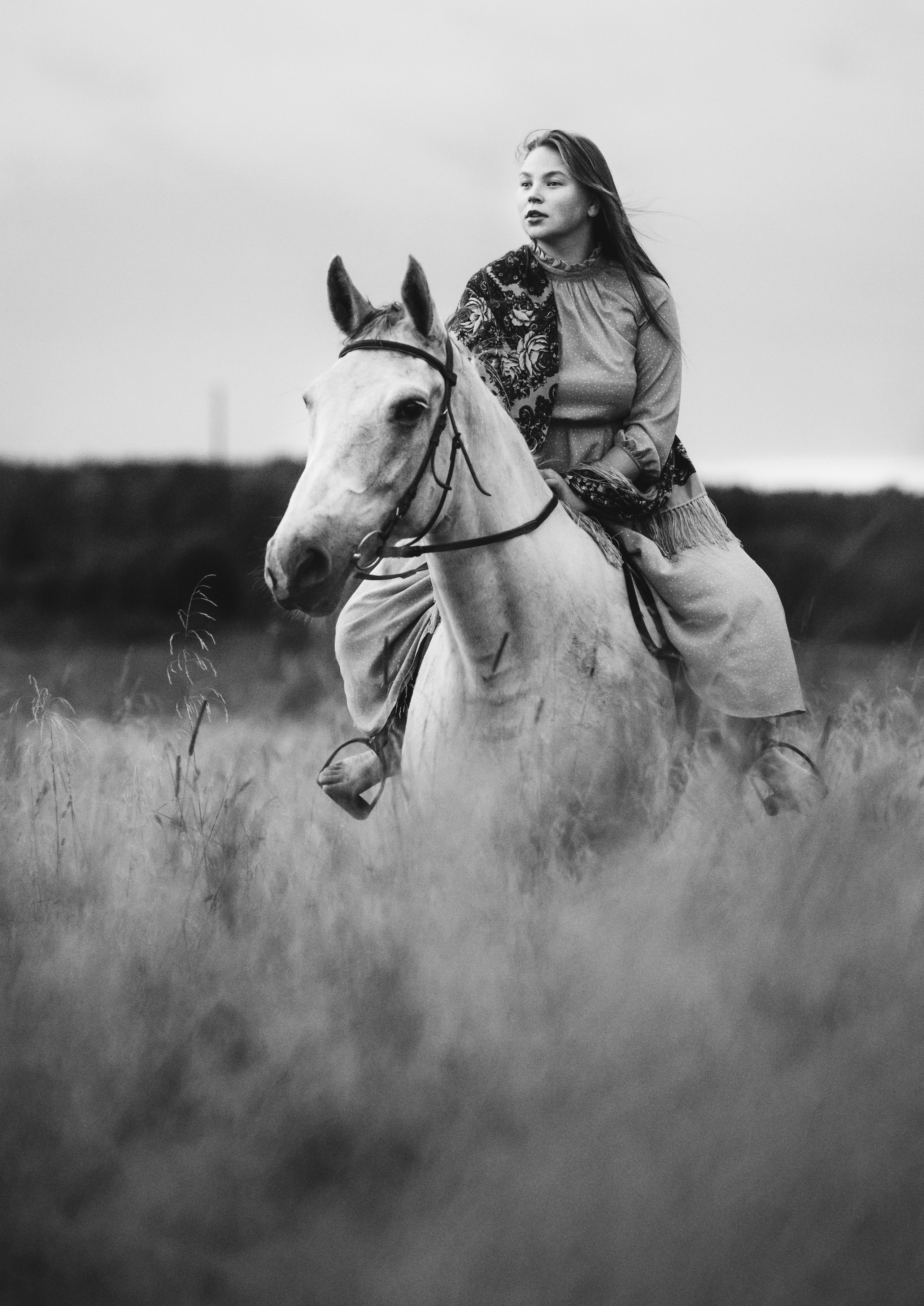 Девушка и лошадь. Наталия Клевинскас портретный фотограф в Костроме