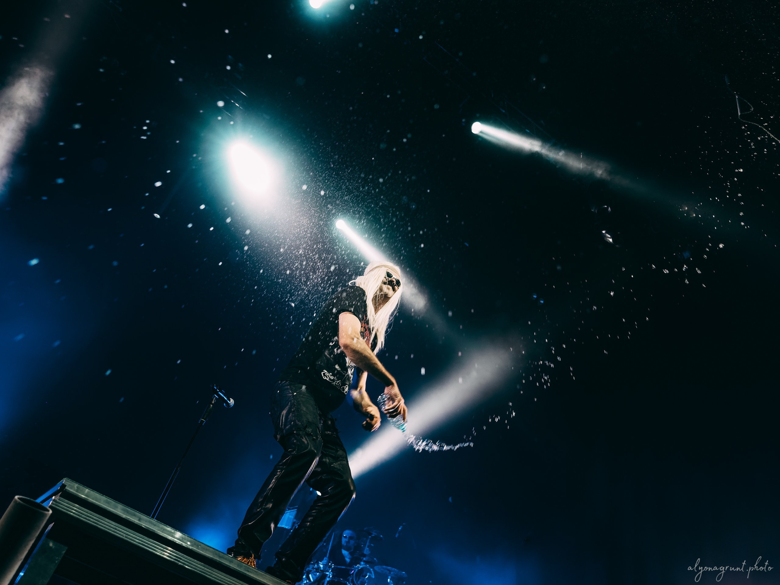 Багровый Фантомас, фоторепортаж, СПб, BASE, 14.12.2025. Алена Адрианова: фотограф в Санкт-Петербурге