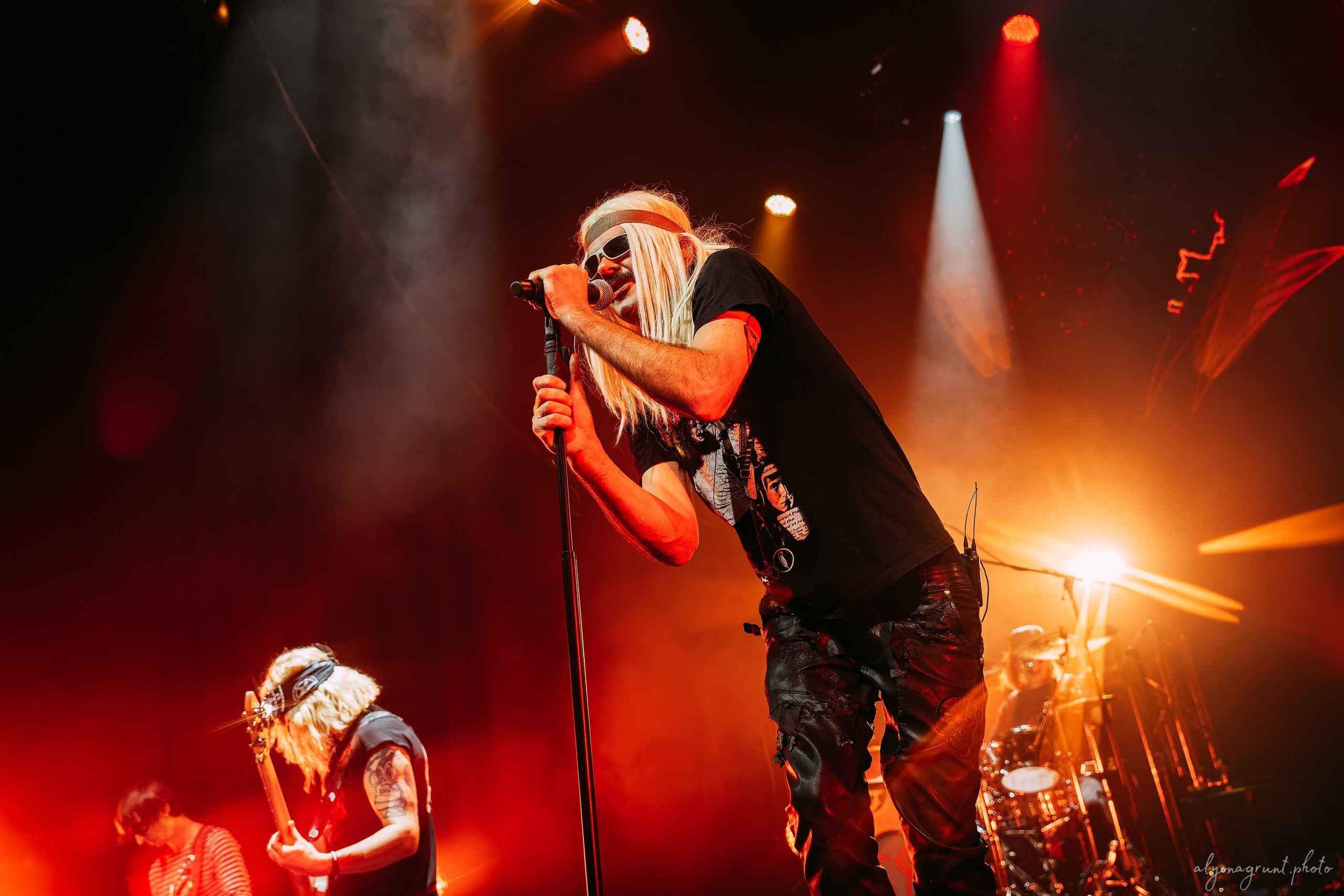 Багровый Фантомас, фоторепортаж, СПб, BASE, 14.12.2025. Алена Адрианова: фотограф в Санкт-Петербурге