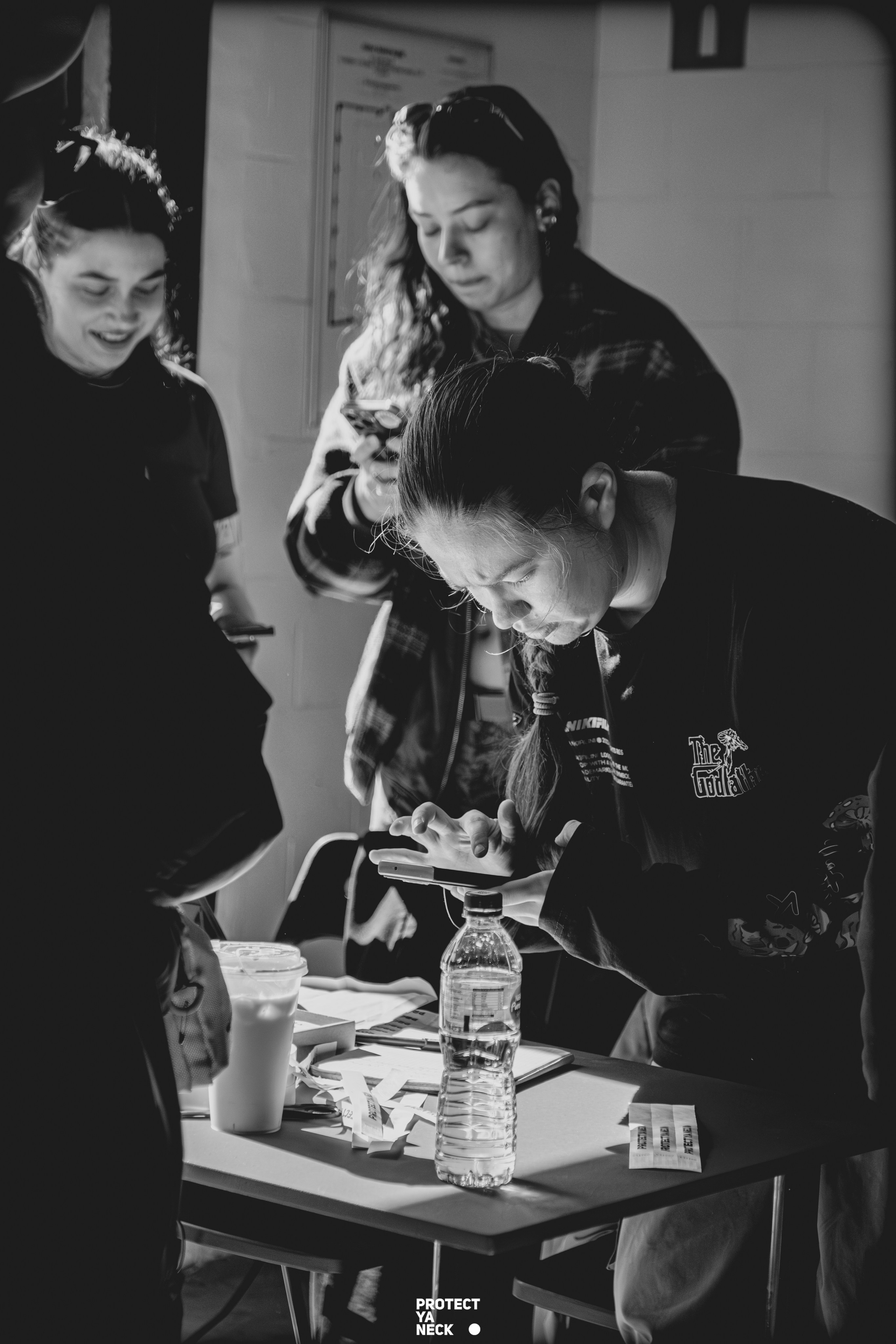 PROTECT YA NECK 22/03 (@youlovebu). Соня бу тебя сфоткала
