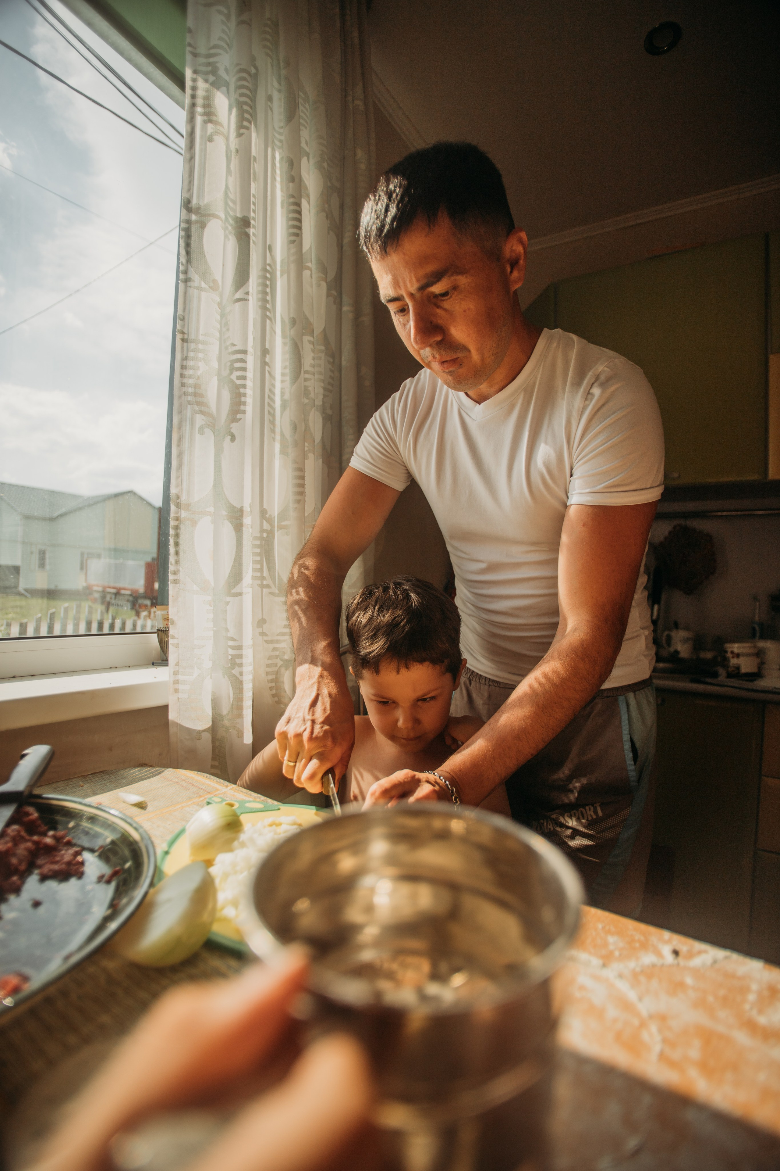 Домашняя фотосессия моей семьи. Венера Гайн. Репортажный фотограф  Тюмень. Обучение фотографии с 0