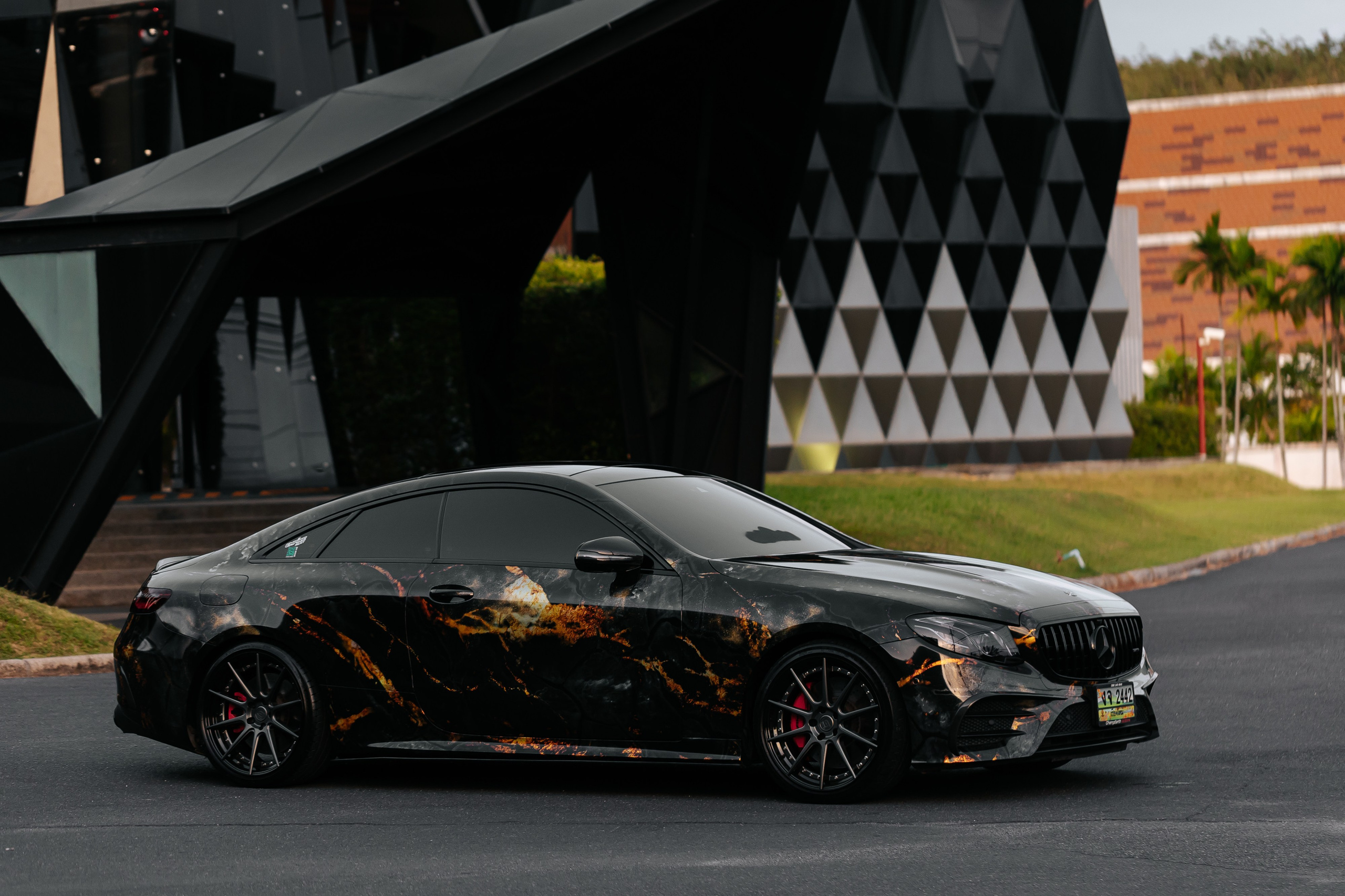 Mercedes Benz E 53. Фотограф в на Пхукете Сергей Войлоков