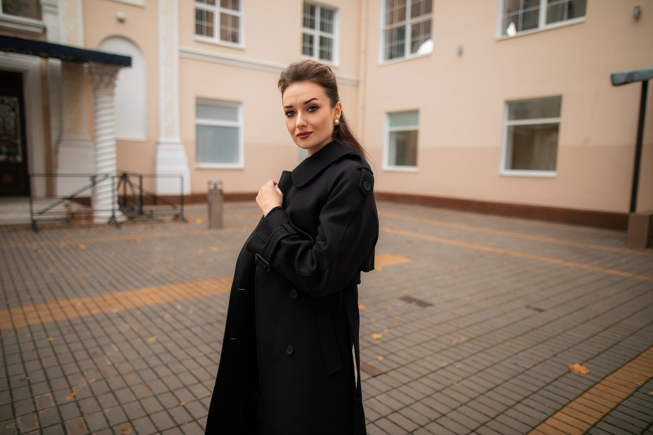 Студийный фотосет с Анастасией в минимальном интерьере в формате для «себя»