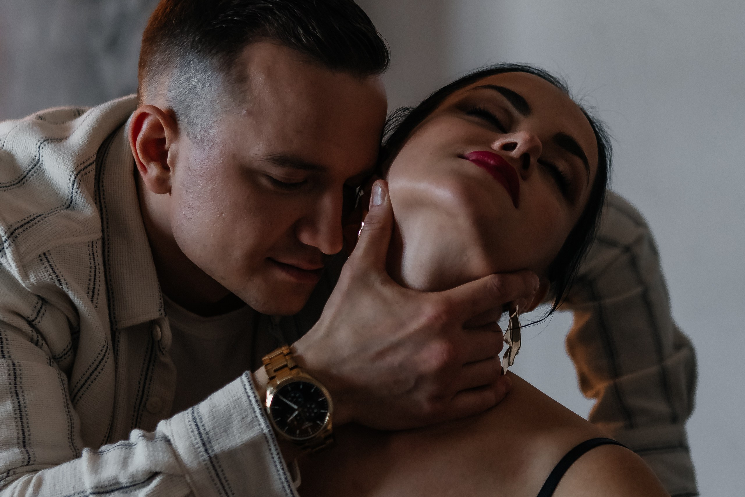 Hot Love Story: Страстная Ню Съемка в Отеле или Студии. Свадебный фотограф в Москве