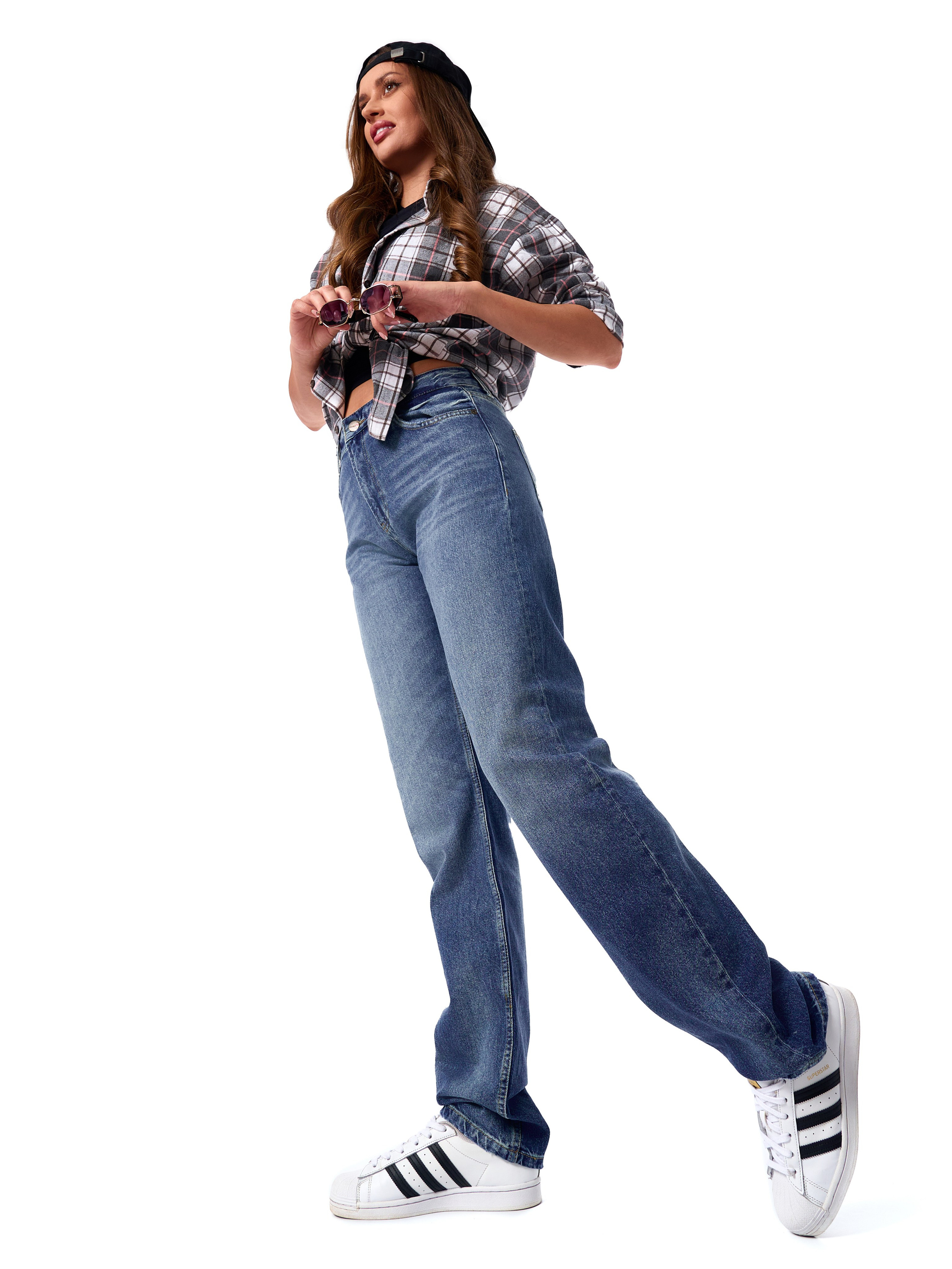 Джинсы женские. Каталожный предметный фотограф