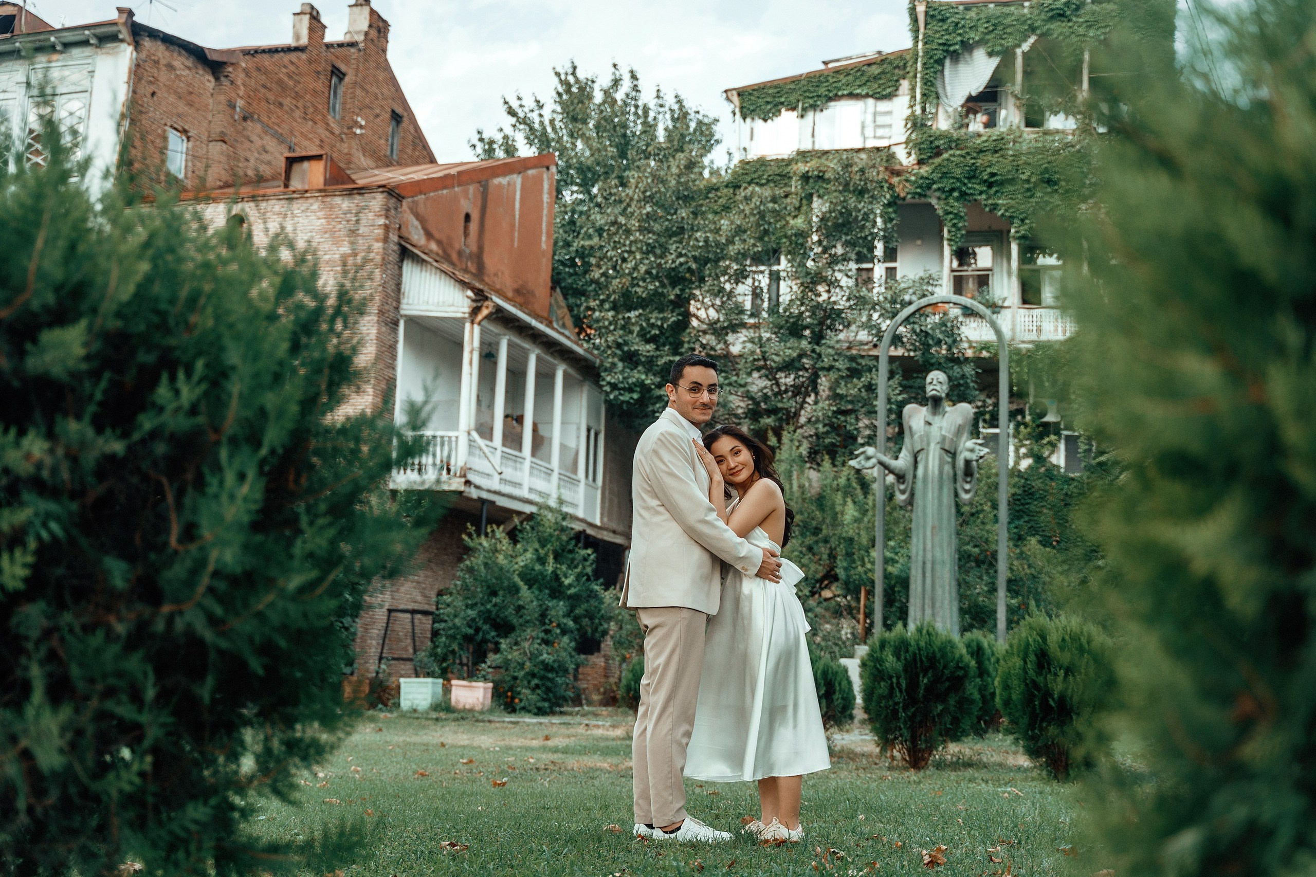 Alaeddine & Matika on the Peace Bridge in Tbilisi. Photographer Sergey Otkrytyi in Batumi & Tbilisi
