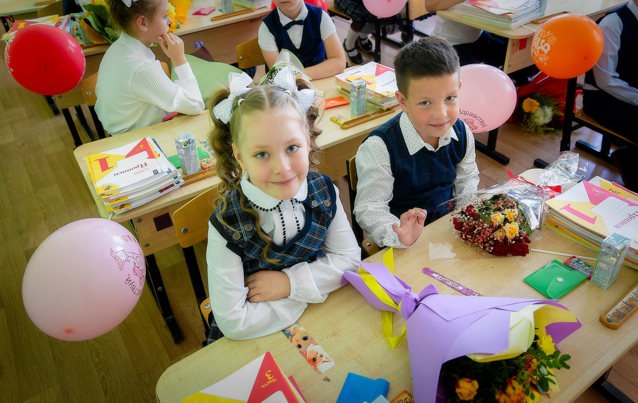 1 Сентября. Школа № 135. Лев Постнов.Фотограф. Нижний Новгород