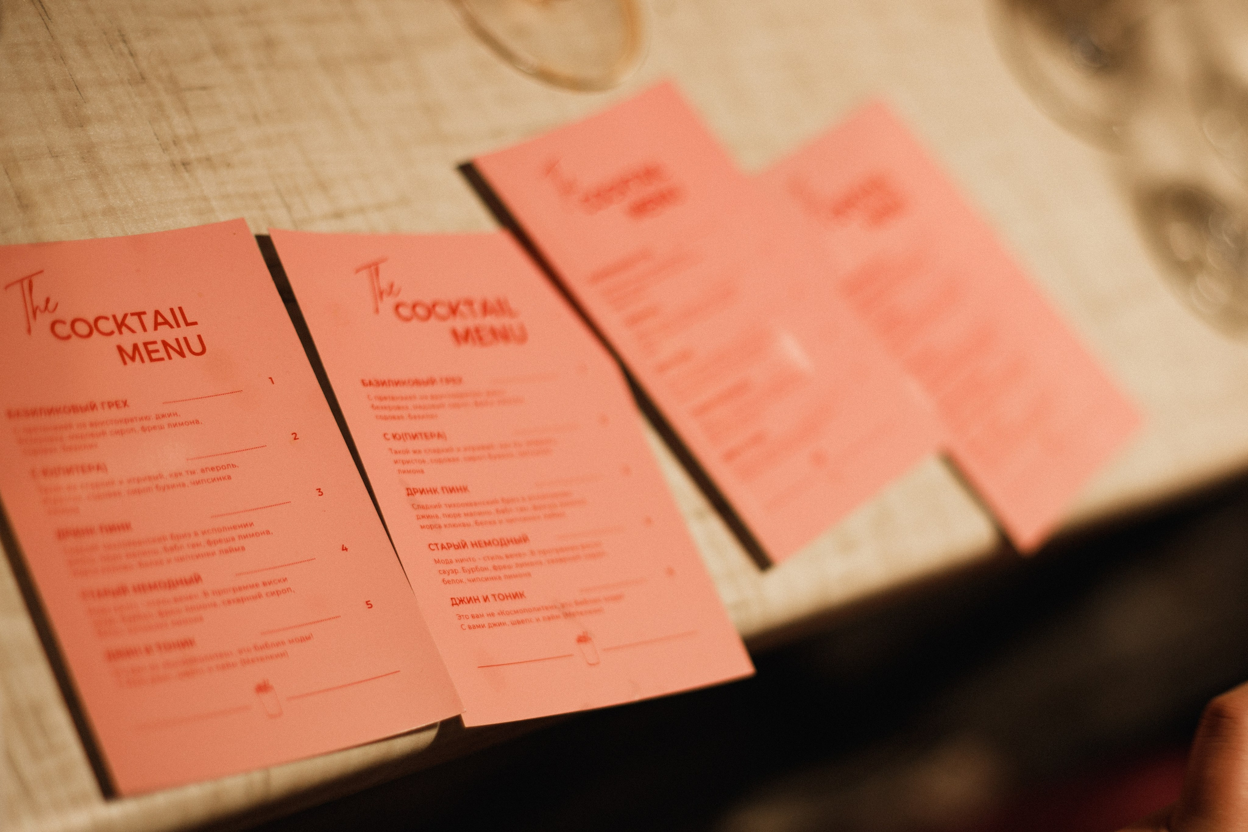 Фотосессия вечеринки у бассейна с видом на горы. Свадебный, репортажный и портретный фотограф Сочи, Краснодар. Александра Зайцева