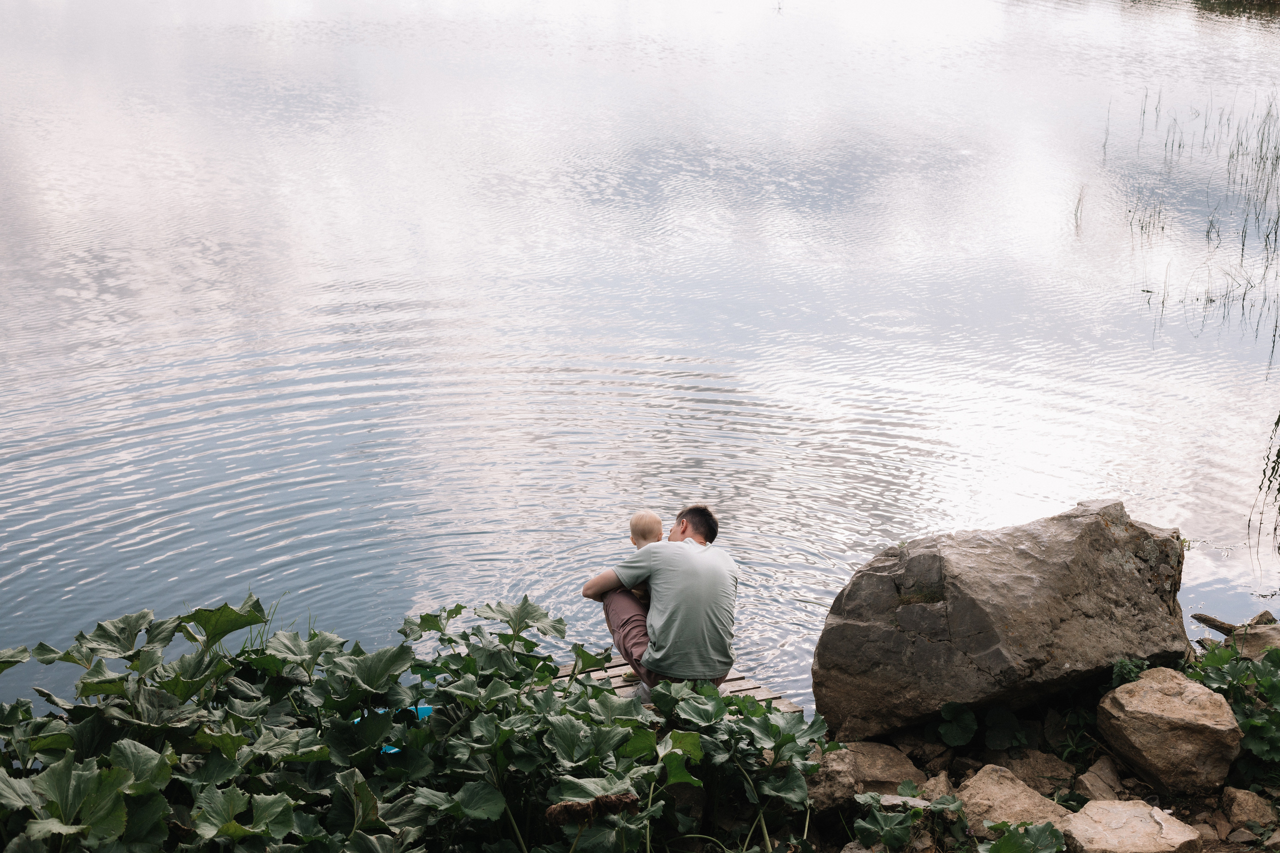 У пруда. Фотограф Регина Даниловна Усть — Катав
