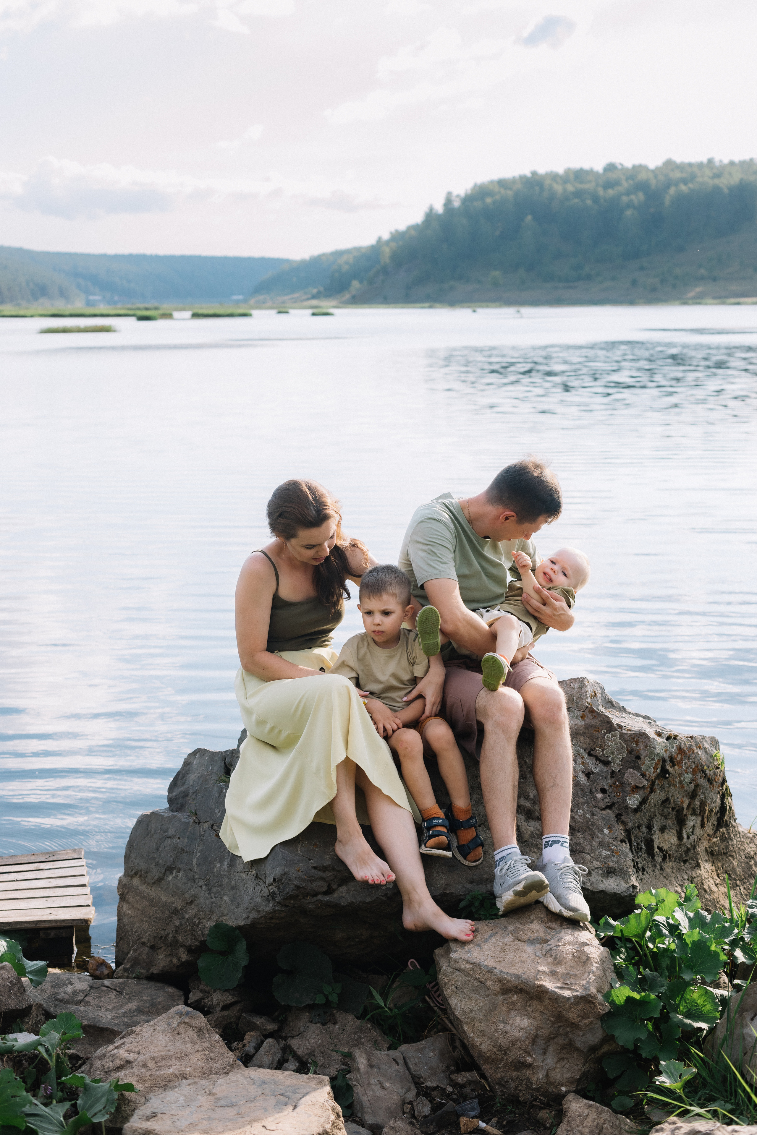 У пруда. Фотограф Регина Даниловна Усть — Катав