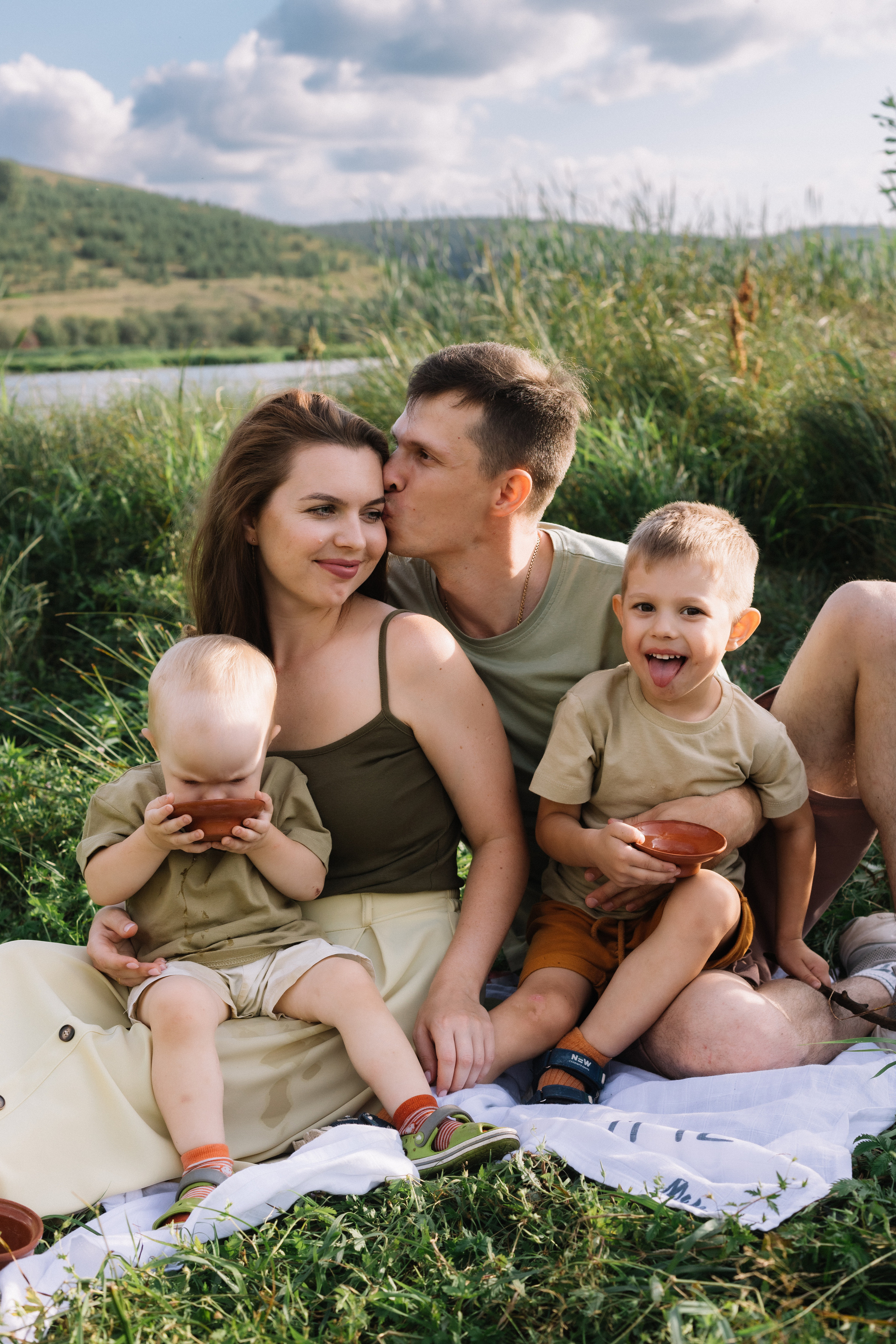 У пруда. Фотограф Регина Даниловна Усть — Катав