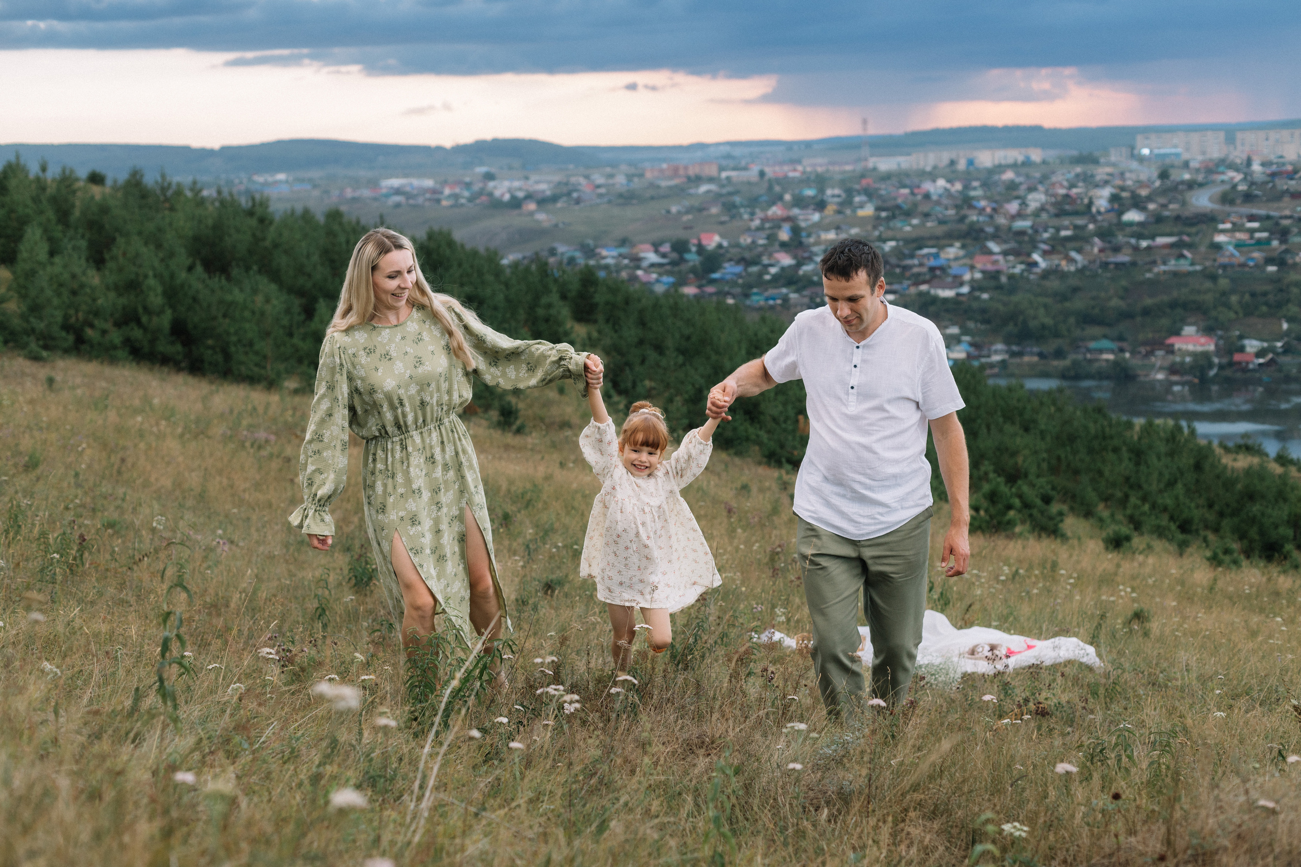 Перед грозой. Фотограф Регина Даниловна Усть — Катав