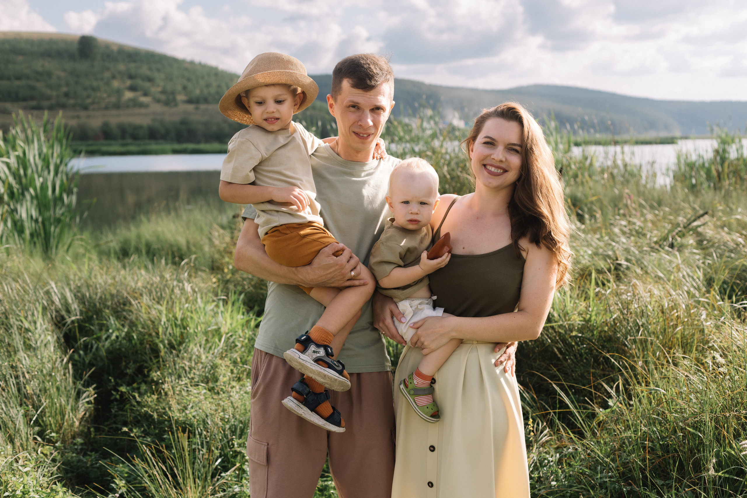 У пруда. Фотограф Регина Даниловна Усть — Катав