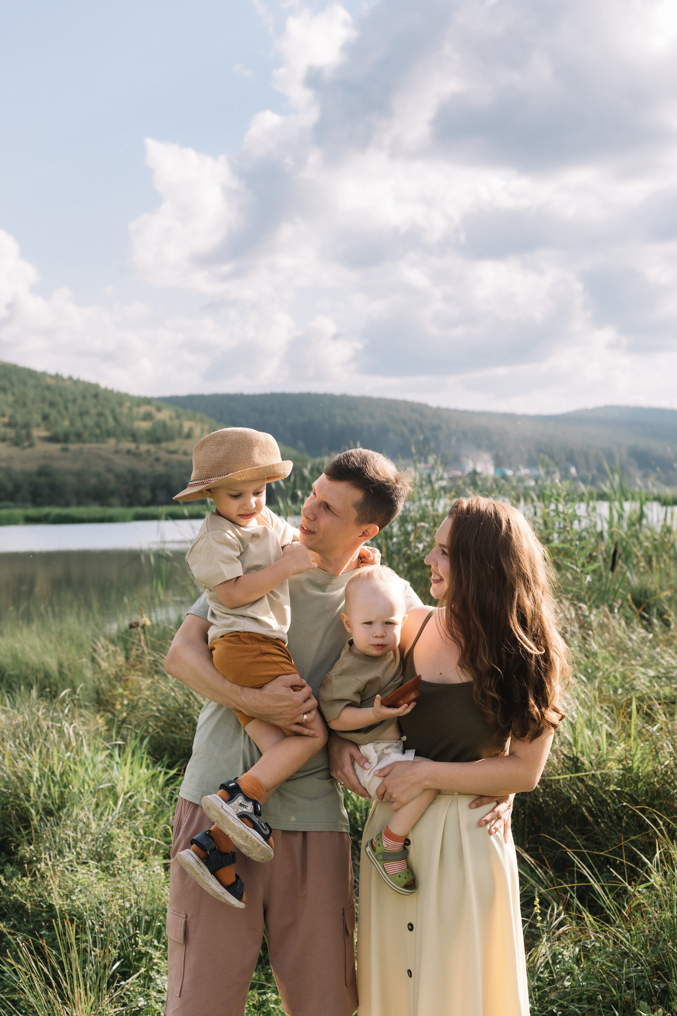 У пруда. Фотограф Регина Даниловна Усть — Катав