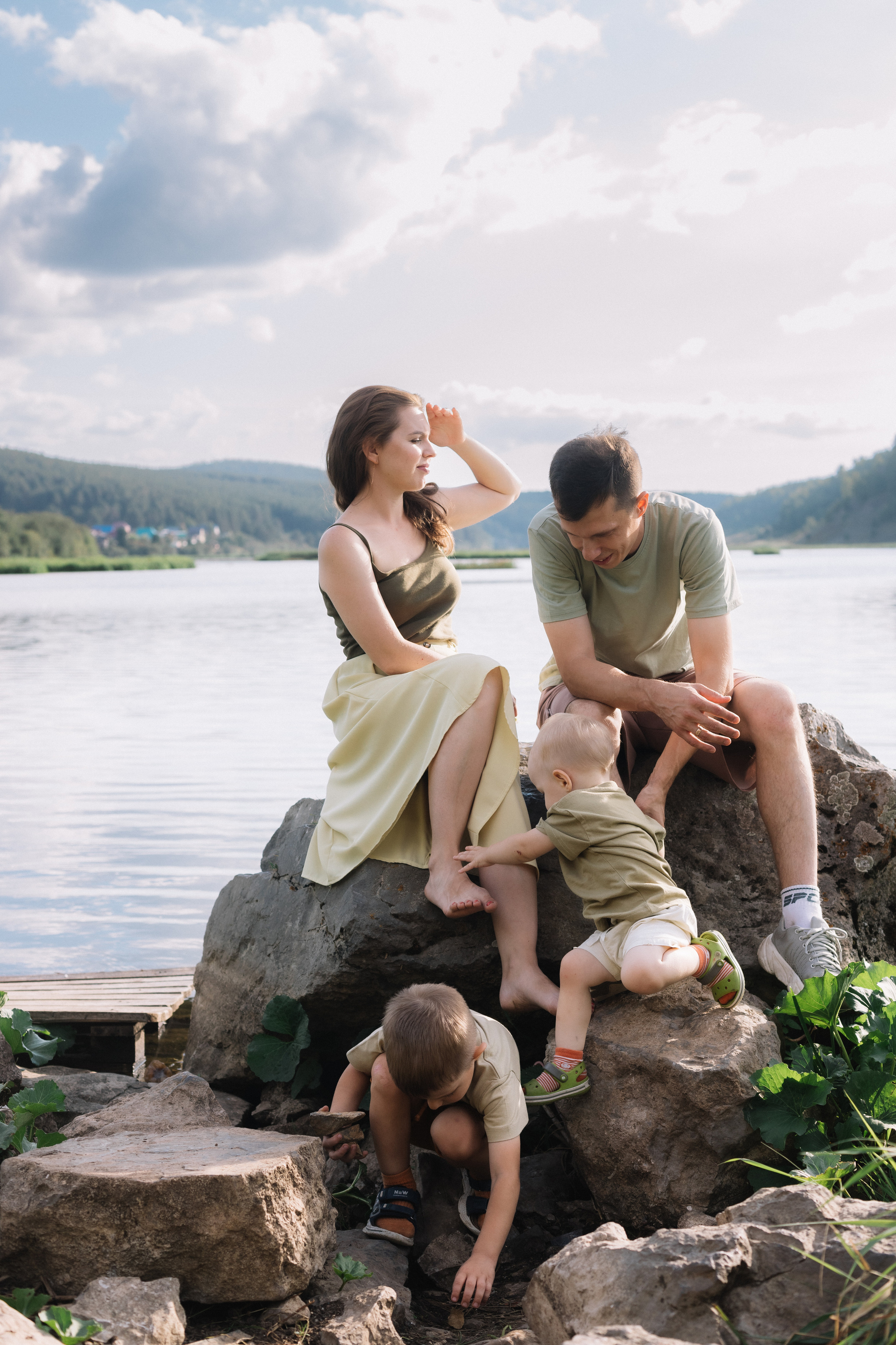 У пруда. Фотограф Регина Даниловна Усть — Катав