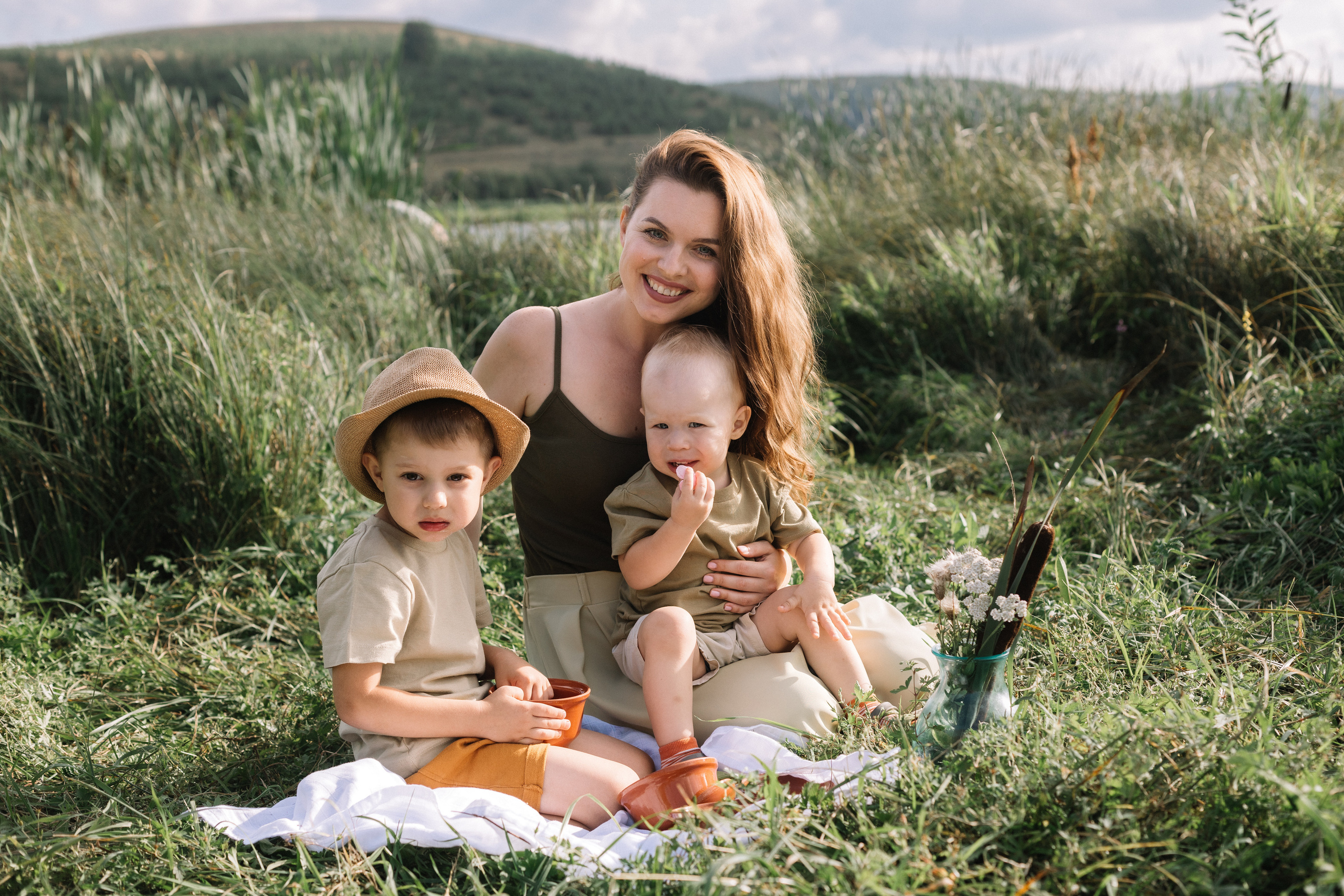 У пруда. Фотограф Регина Даниловна Усть — Катав