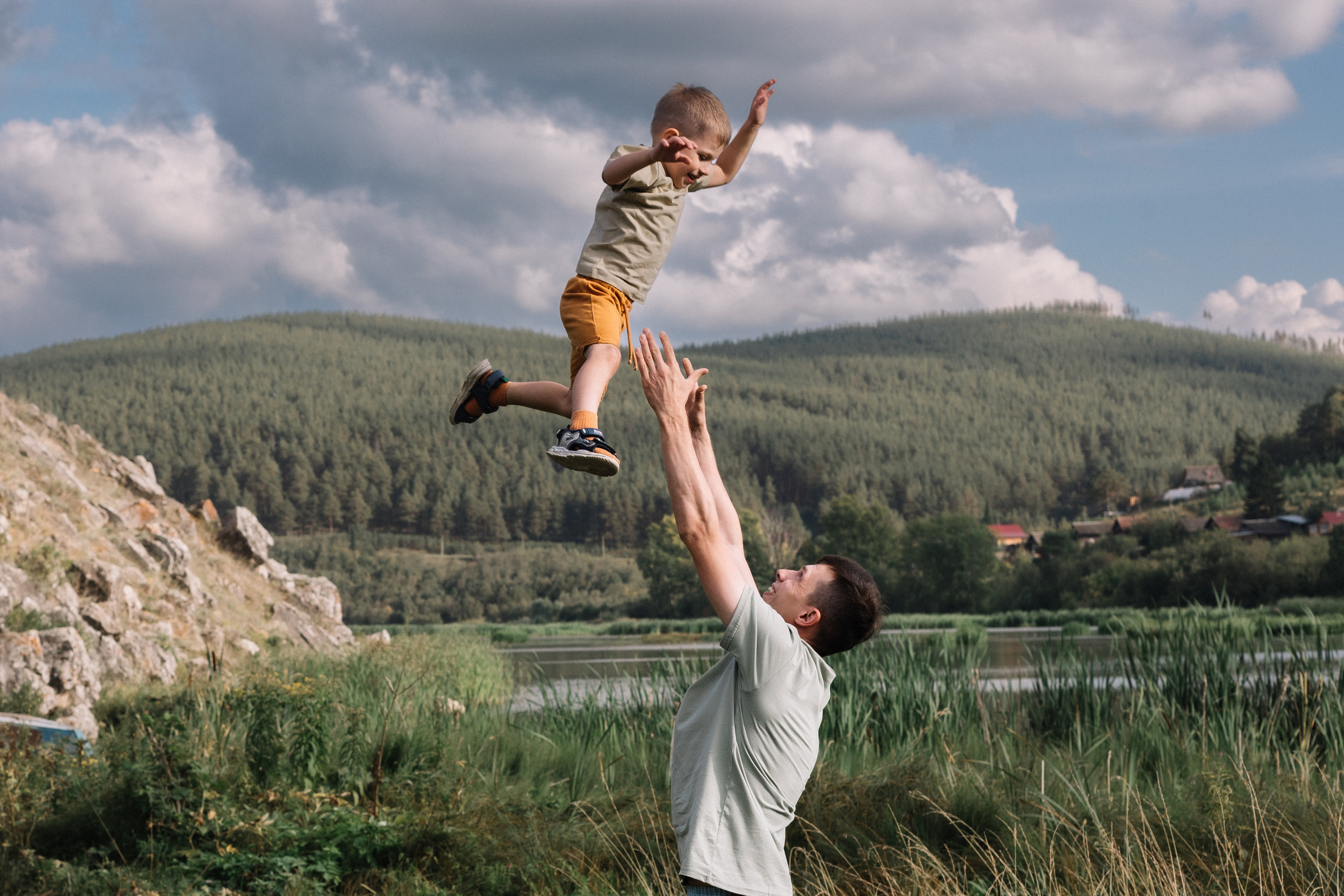 У пруда. Фотограф Регина Даниловна Усть — Катав