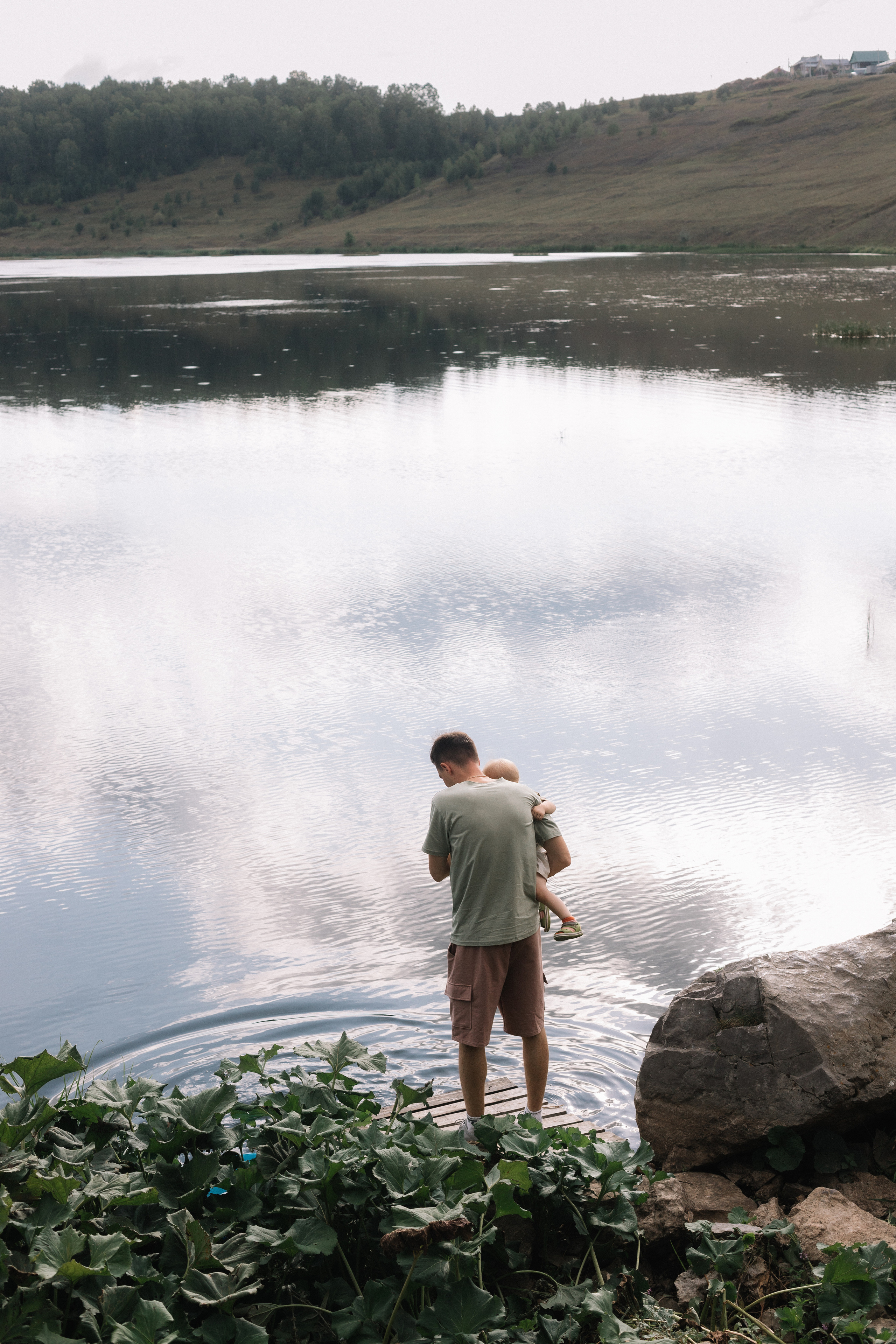 У пруда. Фотограф Регина Даниловна Усть — Катав