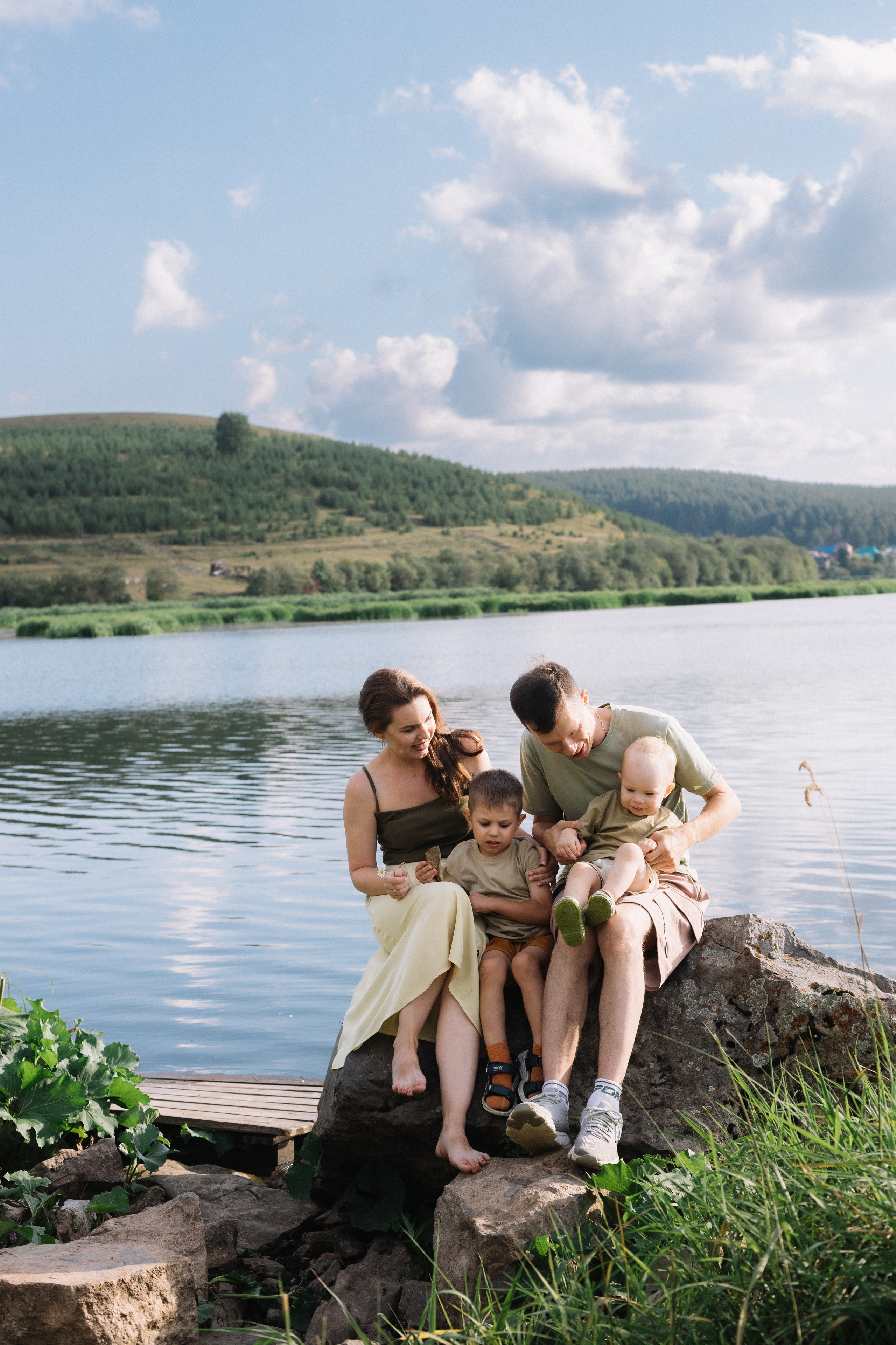 У пруда. Фотограф Регина Даниловна Усть — Катав