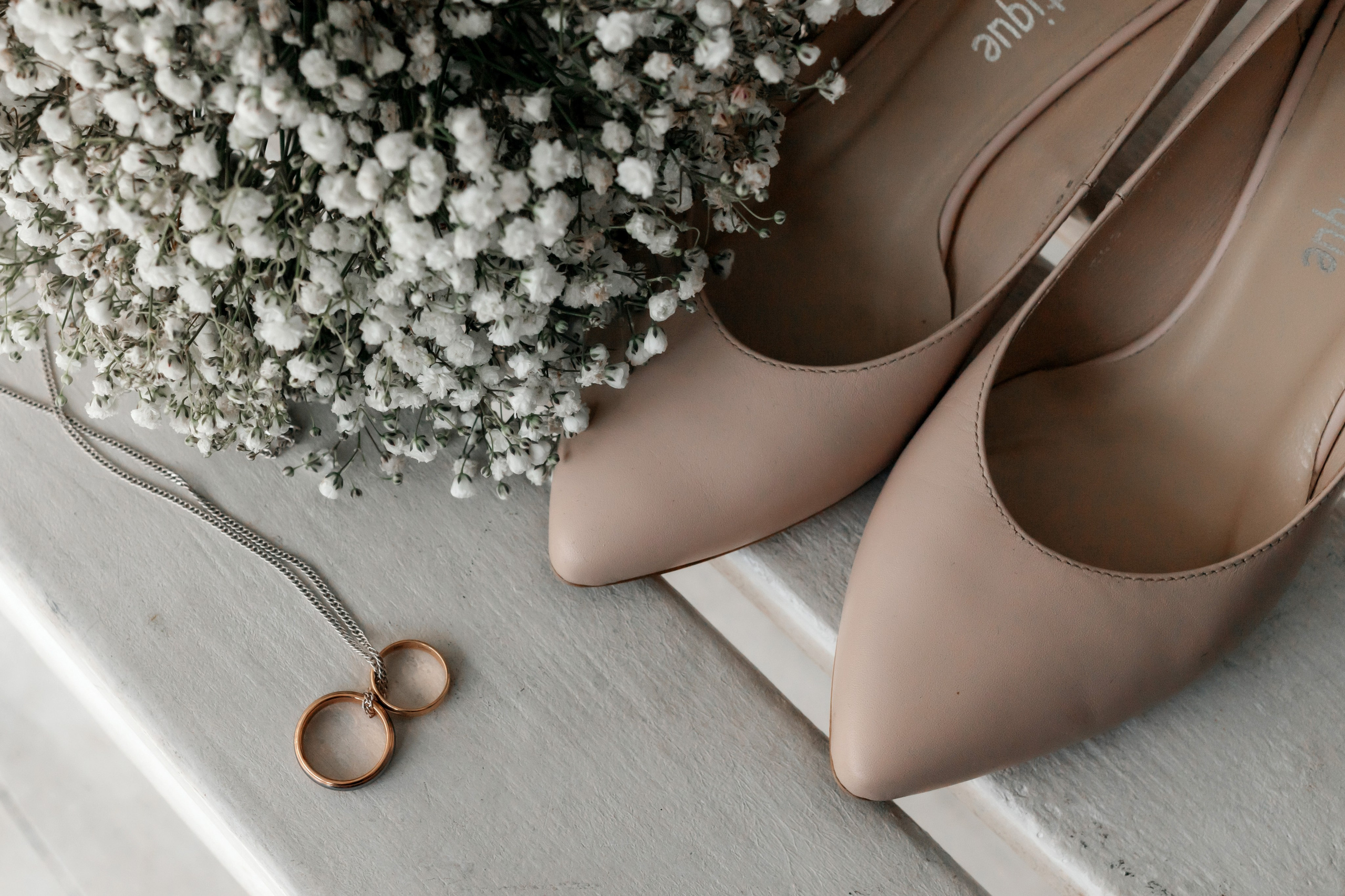 Свадебная прогулка двоих на Стрелке и в автозаводском Парке. И в фотостудии СОЛЬ в Автозаводском районе. Свадебный фотограф и фотограф Love-Store в Нижнем Новгороде Анастасия