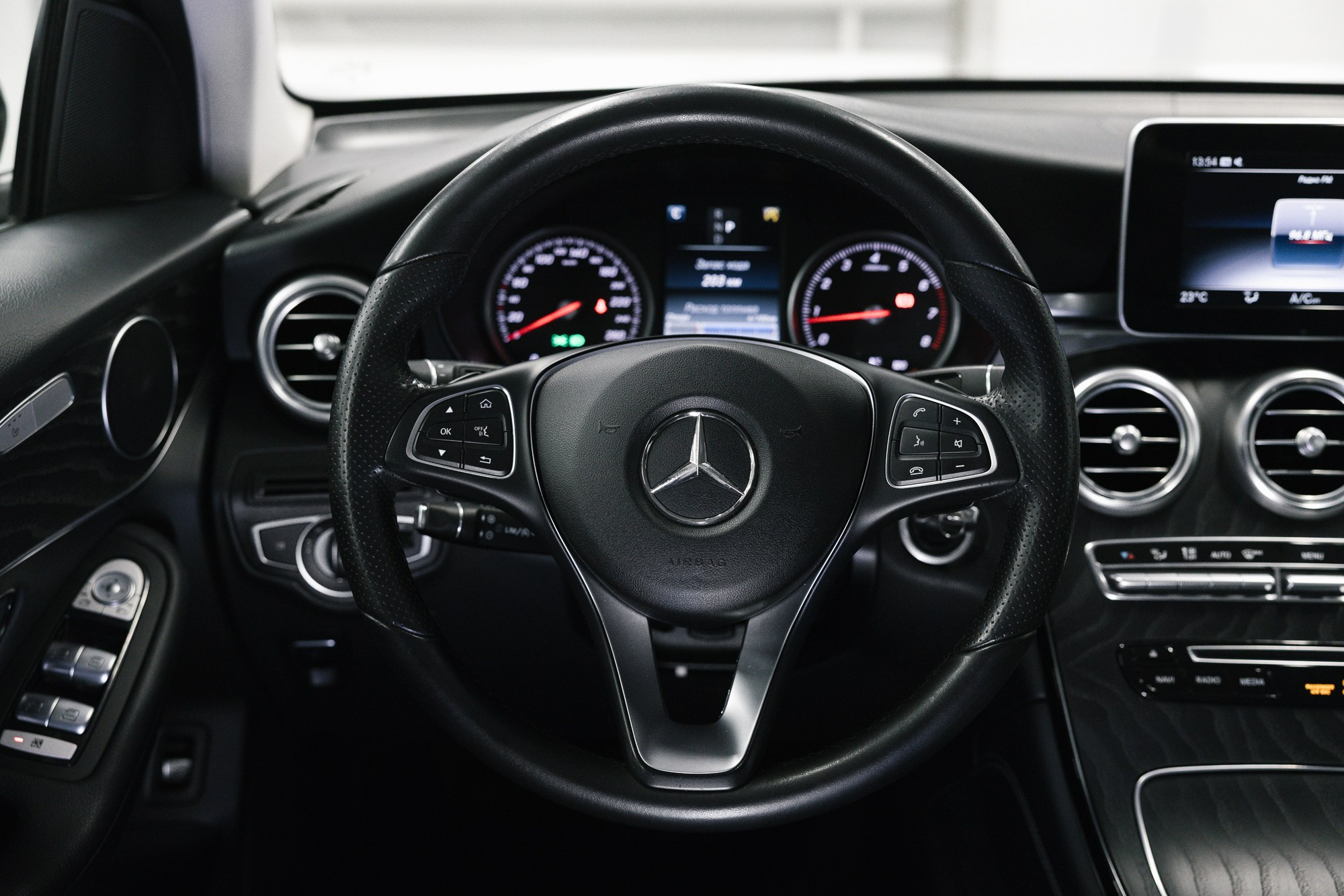 Mercedes-Benz GLC 250 2.0 4MATIC 9G-Tronic (211 л. с.). Автосалон «Х-Авто»