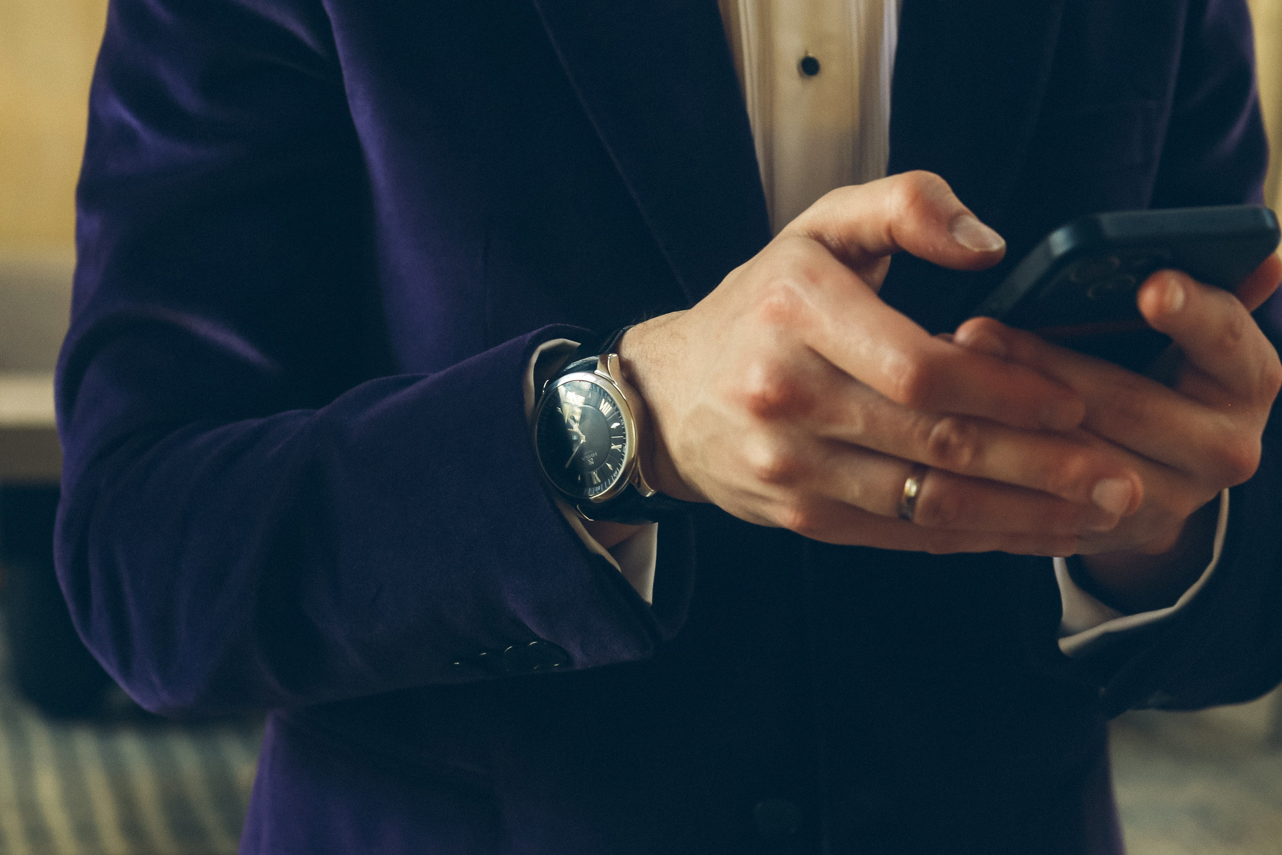 Илья и Науэль, прогулка и роспись в пространстве Yauza. Свадебный и портретный фотограф в Москве Кристина Золотова