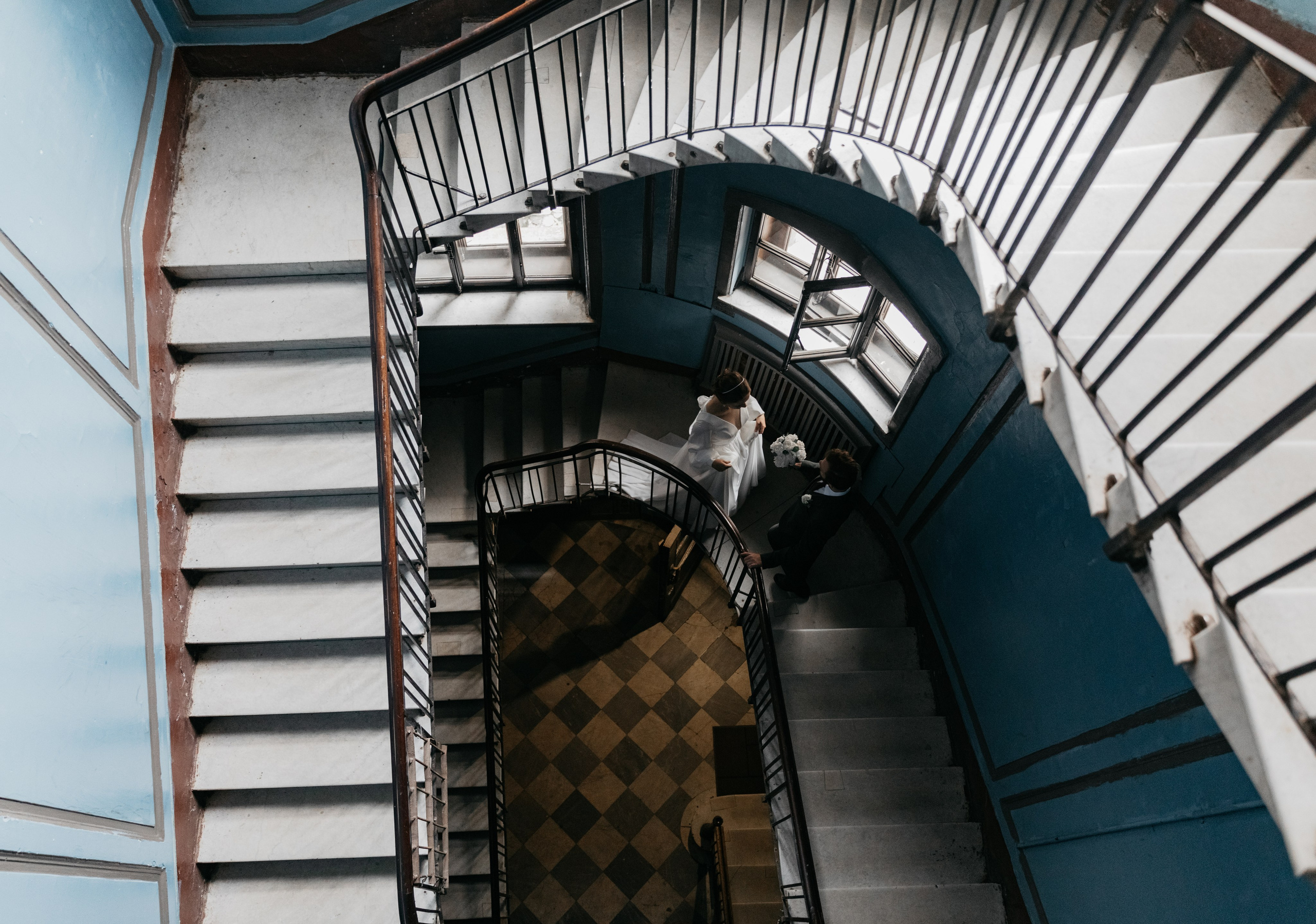 Любовь — противовес этому ужасу, любовь — акт единения и сохранения. Свадебный фотограф в Санкт-Петербурге