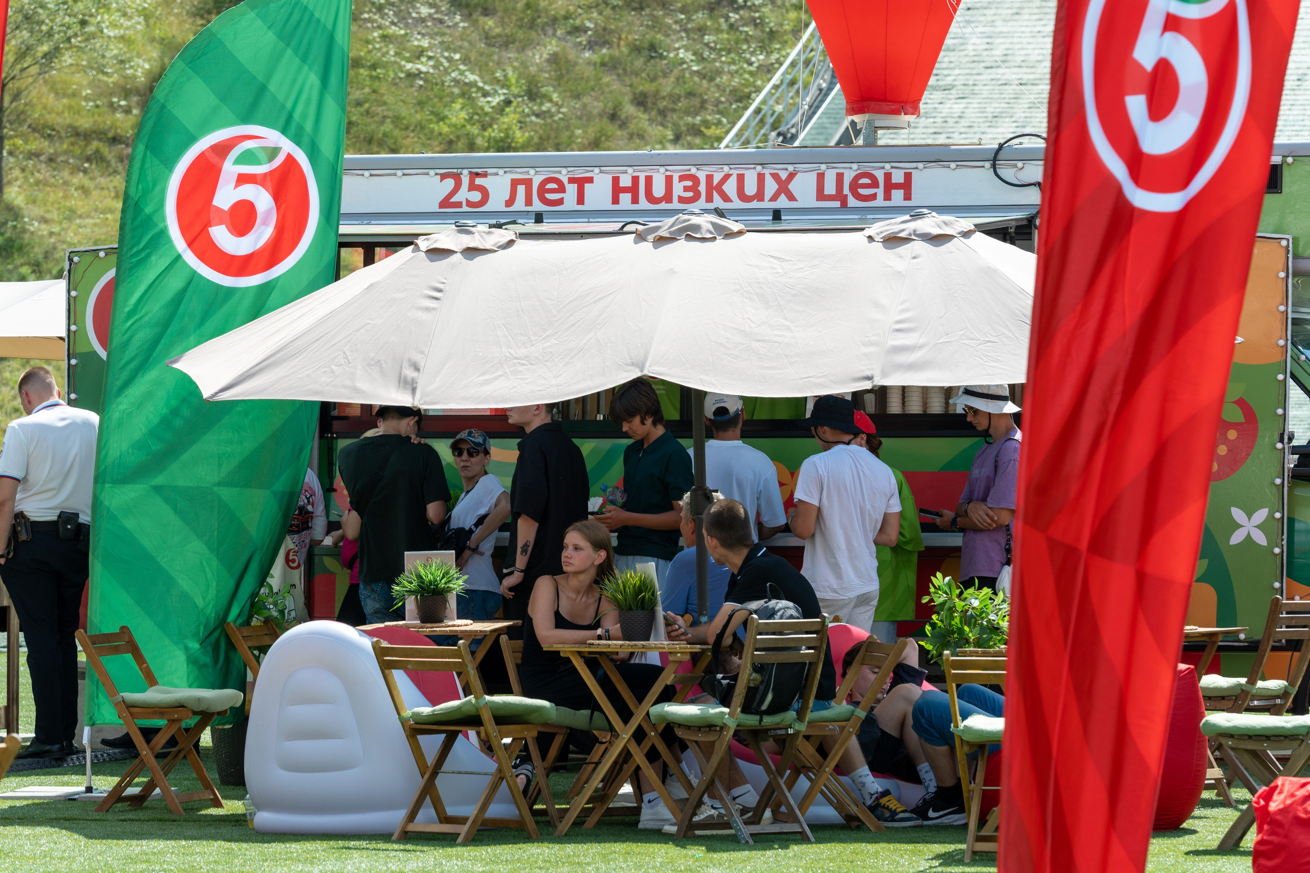 Фотоотчет партнеской интеграции для сети «Пятерочка» на фестивале «Grounded». Репортажный фотограф в Красной Поляне и Сочи Павлюченко Екатерина