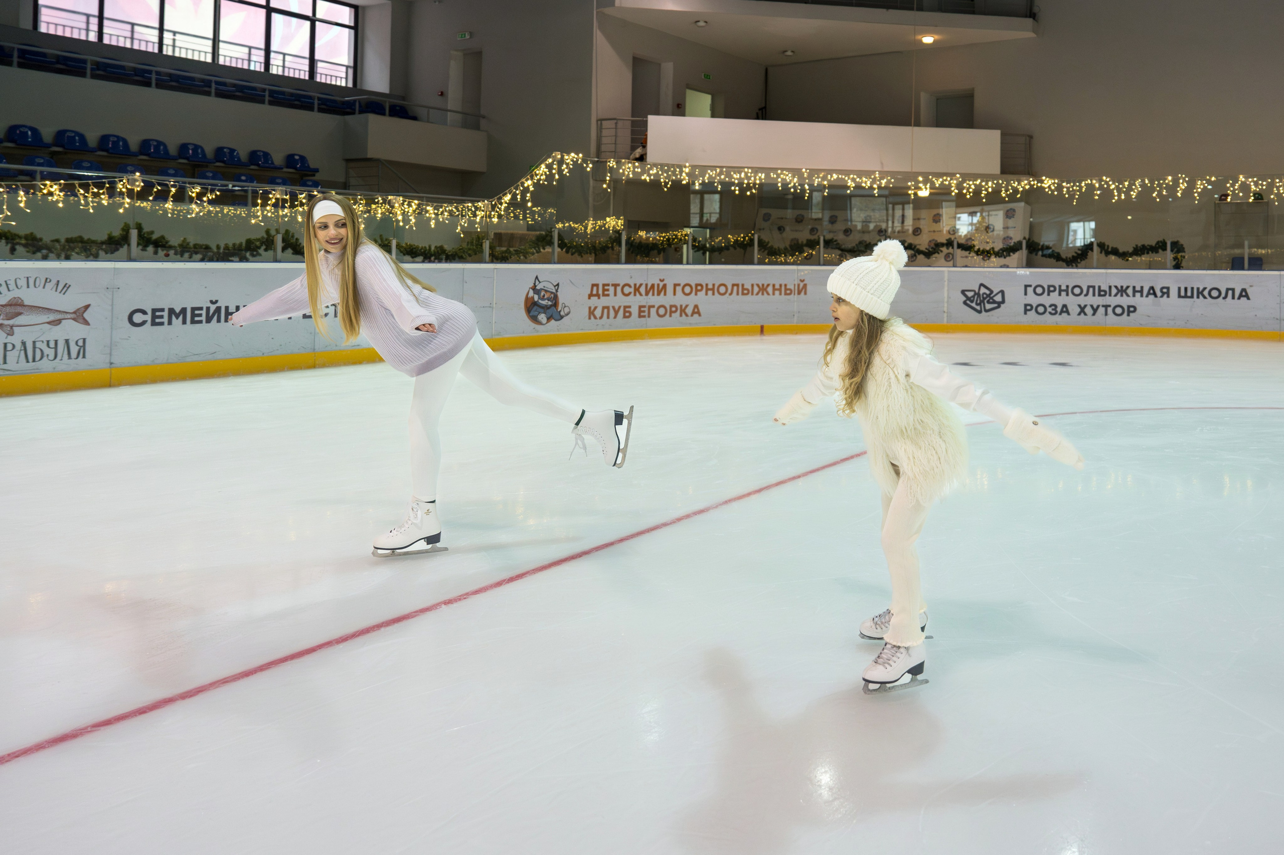 Контент съемка на катке для курорта Роза Хутор. Репортажный фотограф в Красной Поляне и Сочи Павлюченко Екатерина