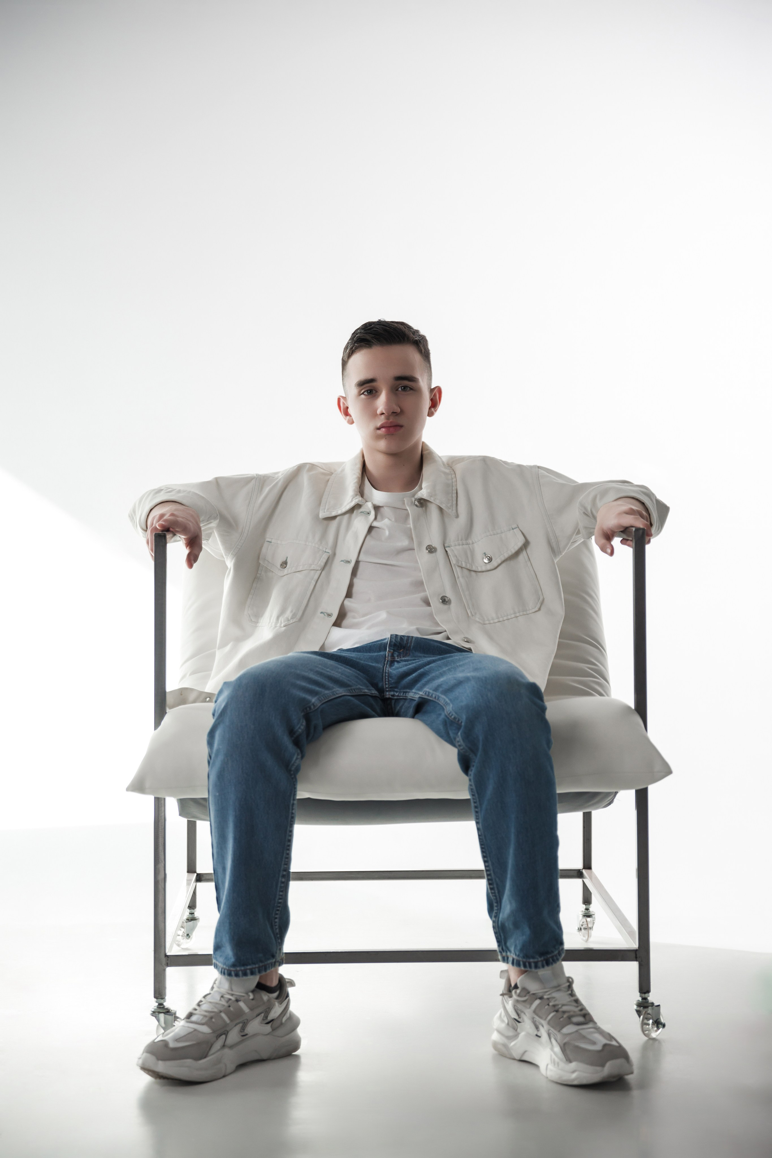 Мама и сын_циклорама. Фотограф Воронеж, Новая Усмань Мария Бублик