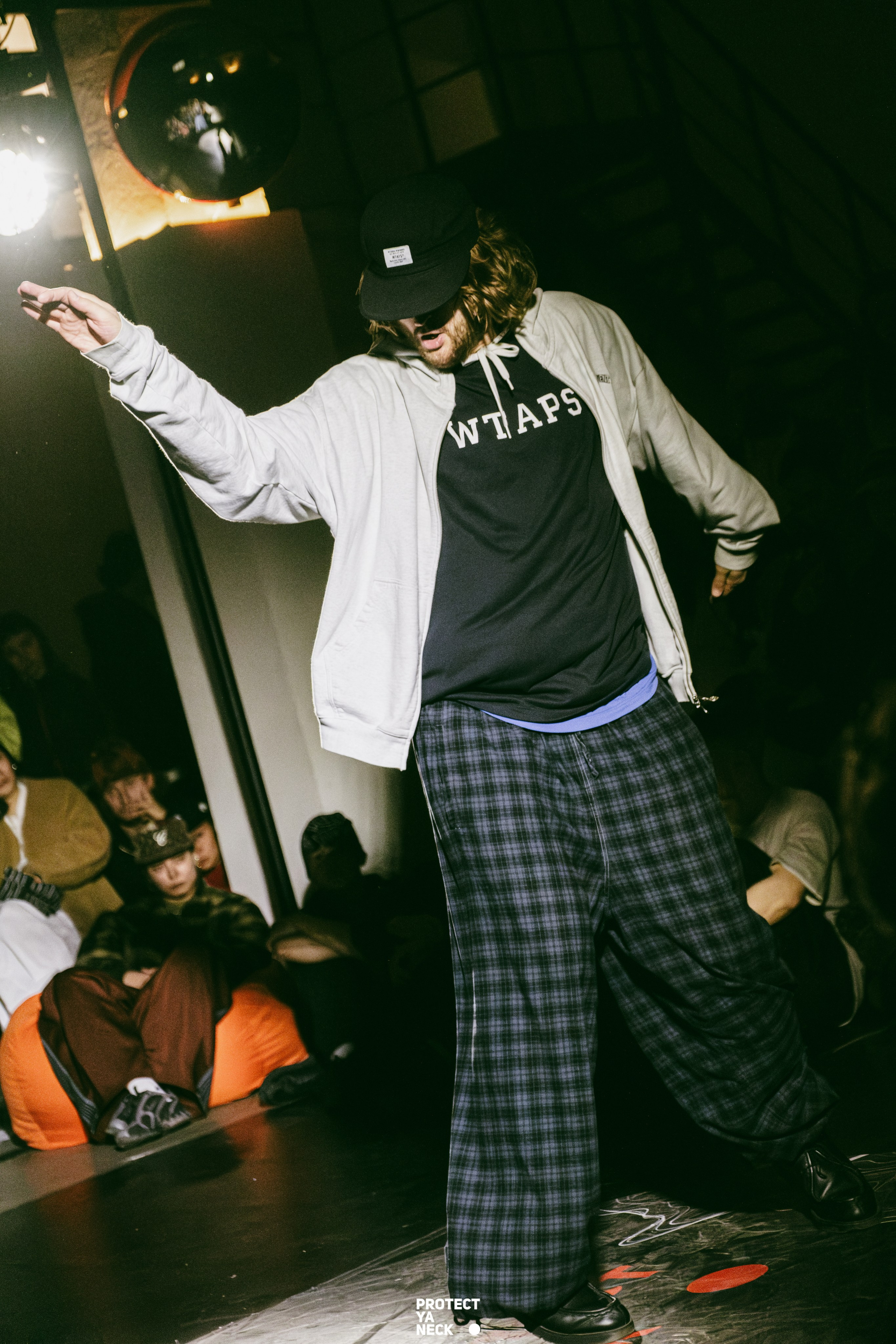 PROTECT YA NECK 22/03 (@youlovebu). Соня бу тебя сфоткала