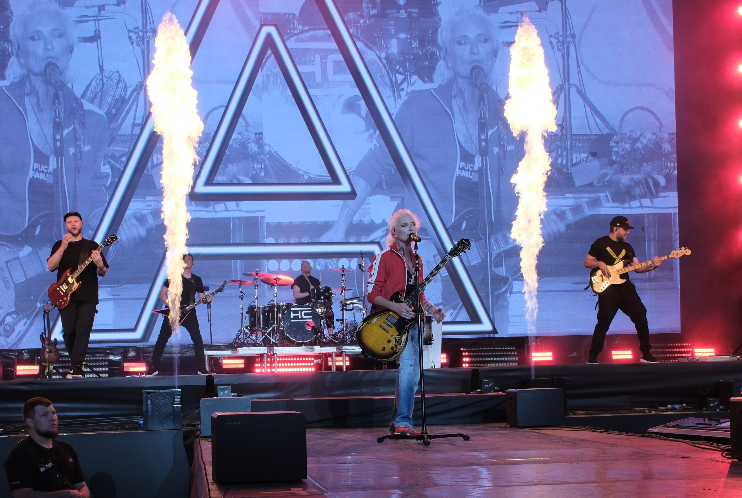 Диана Арбенина (группа «Ночные снайперы») — Москва, МТС Live Лето 2024. RedGeek - блогер и стручњак за образовање и ИТ Кирил Ситнов