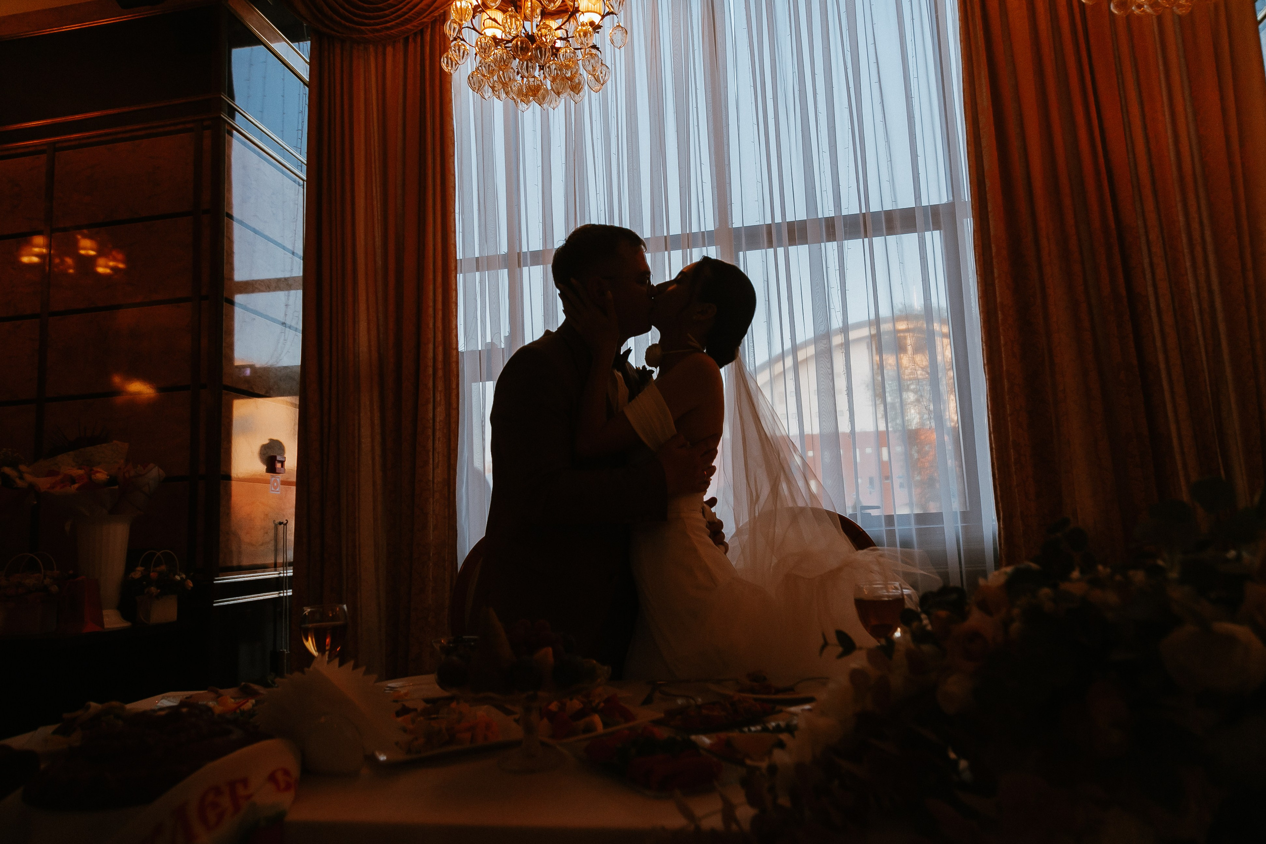 Свадебная осенняя фотосессия Ивана и Лидии в городе. Свадебный и репортажный фотограф в Ярославле и Санкт-Петербурге Роман Микрюков