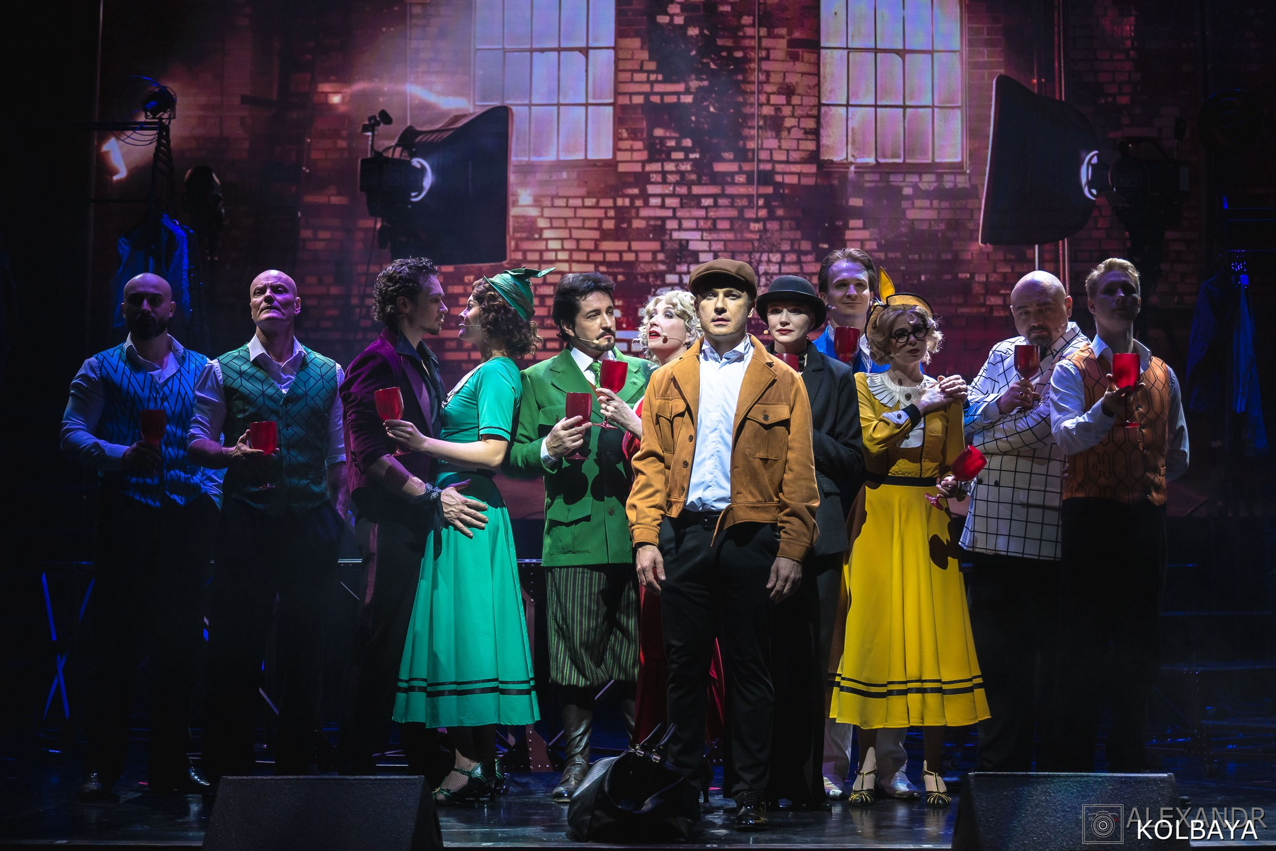 Фотографии со спектакля «Привет, я тетя Чарли». Концертный и театральный репортажный фотограф в Москве Александр Колбая