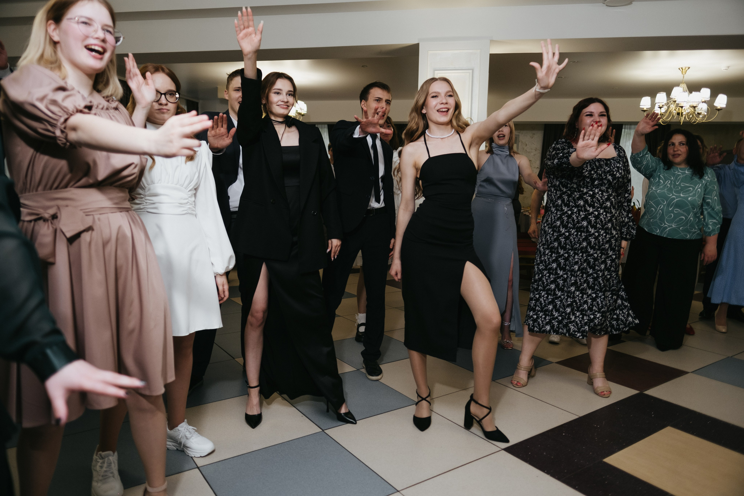 Выпускной 11 класс школы № 30. Свадебный и репортажной фотограф Денис Ожигин в Краснодаре и Краснодарском крае