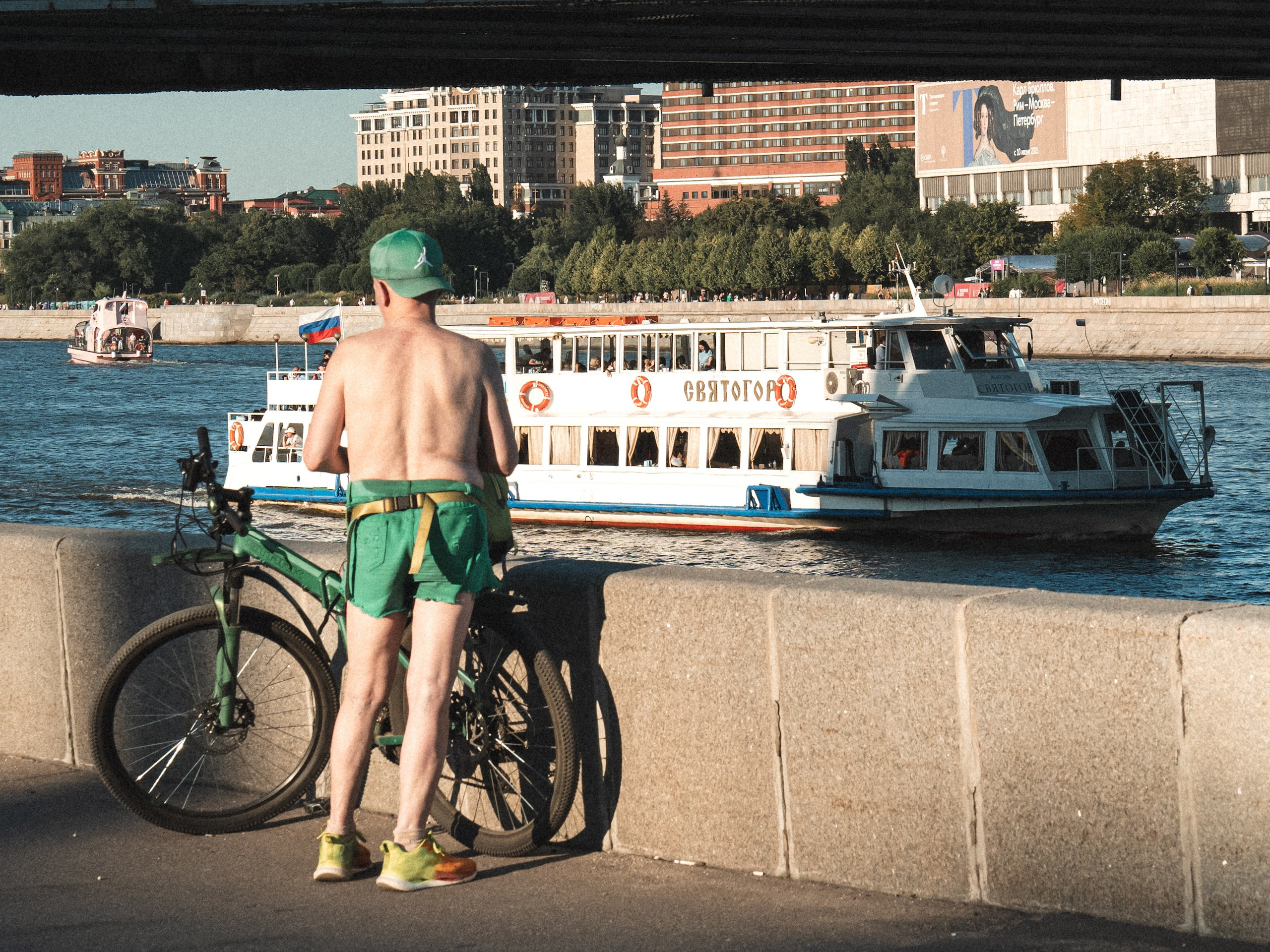 Street. Если ты на Земле — звони