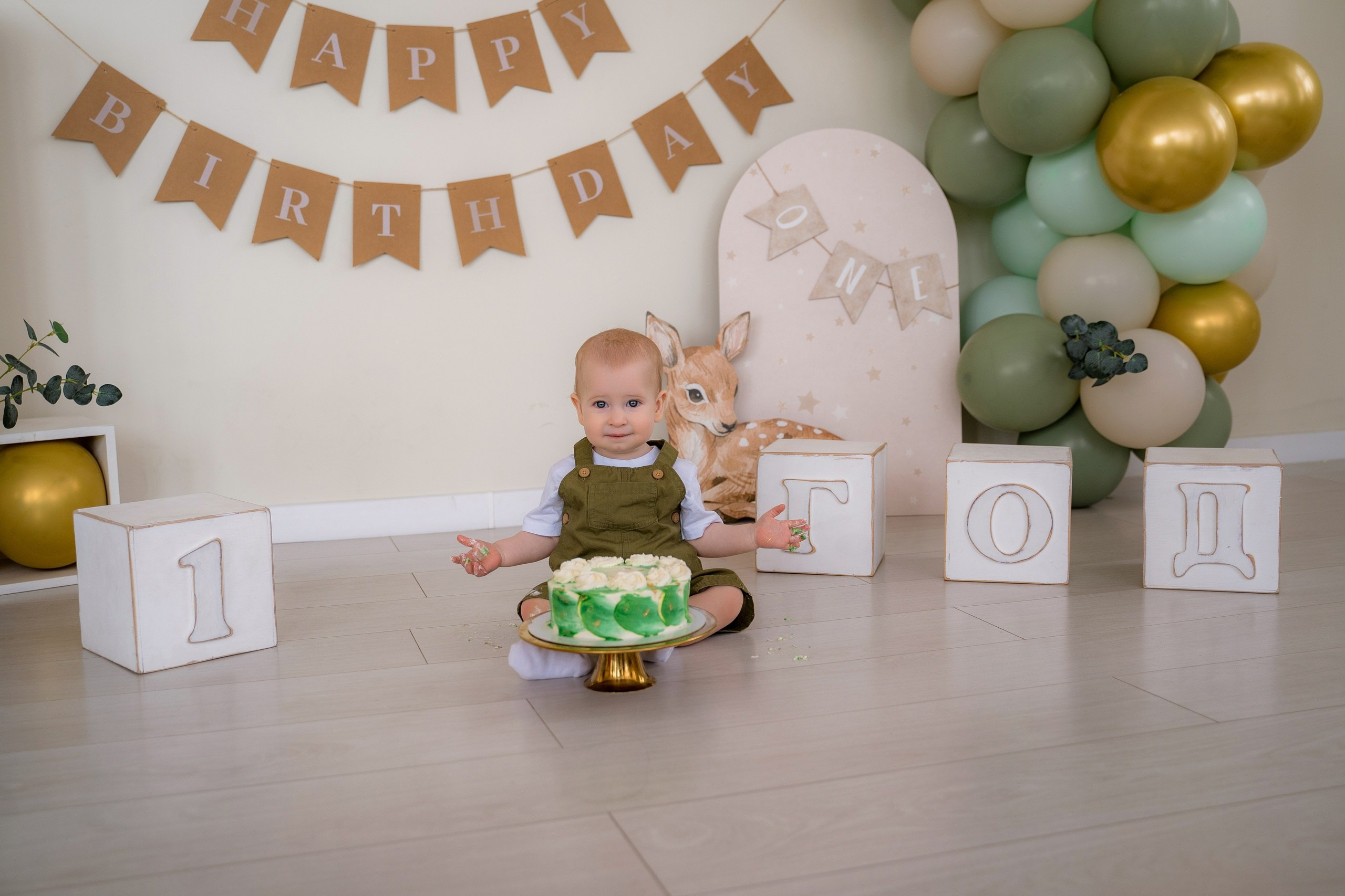 Фотосессия Cake Smash. Фотостудия Малина в городе Улан-Удэ. Фотограф Ирина Жарникова